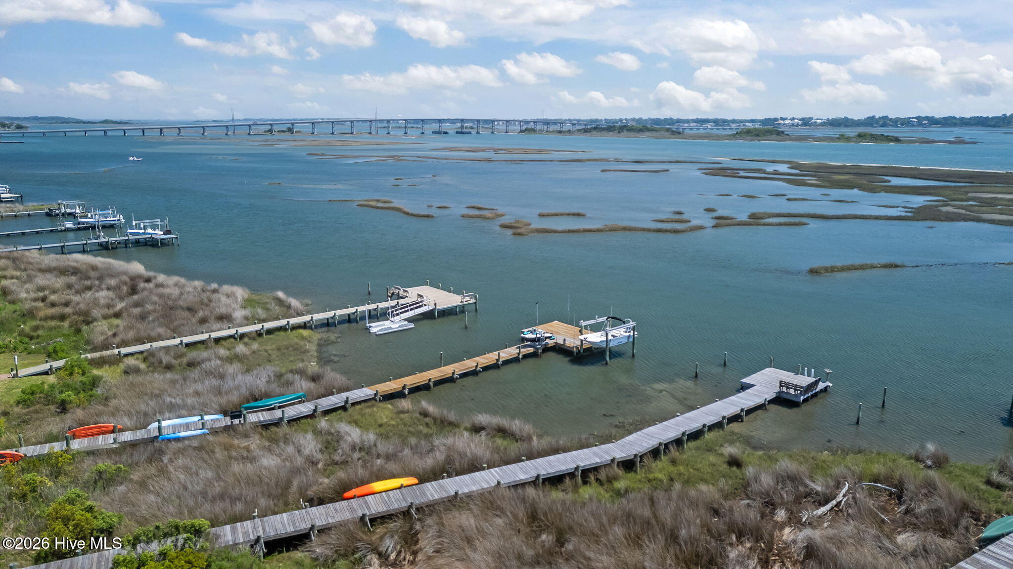 100569957 | Photo 32