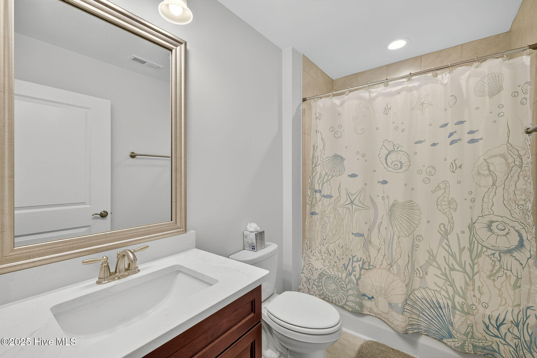 100565700 | Photo 50