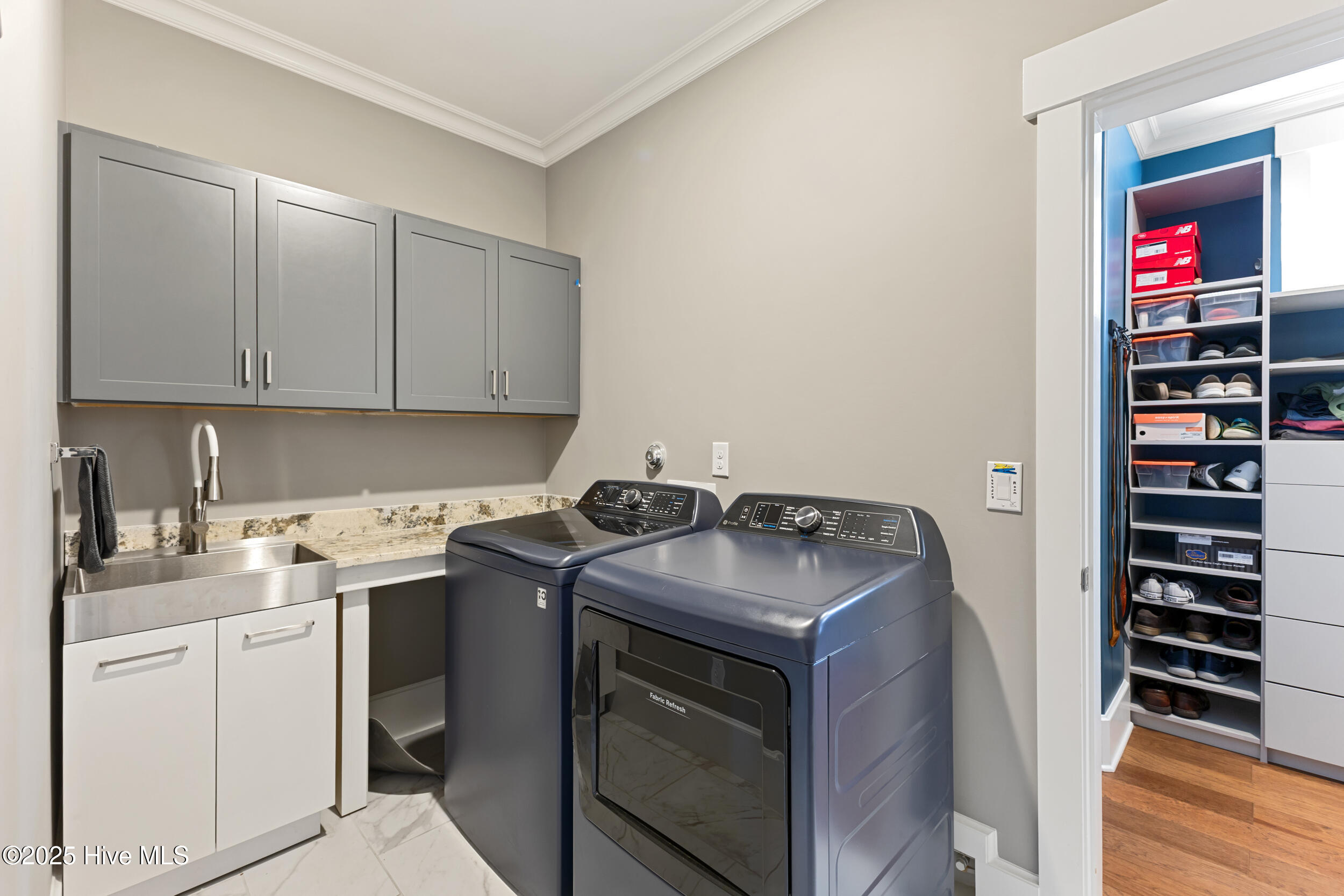 100550581 | Photo 22