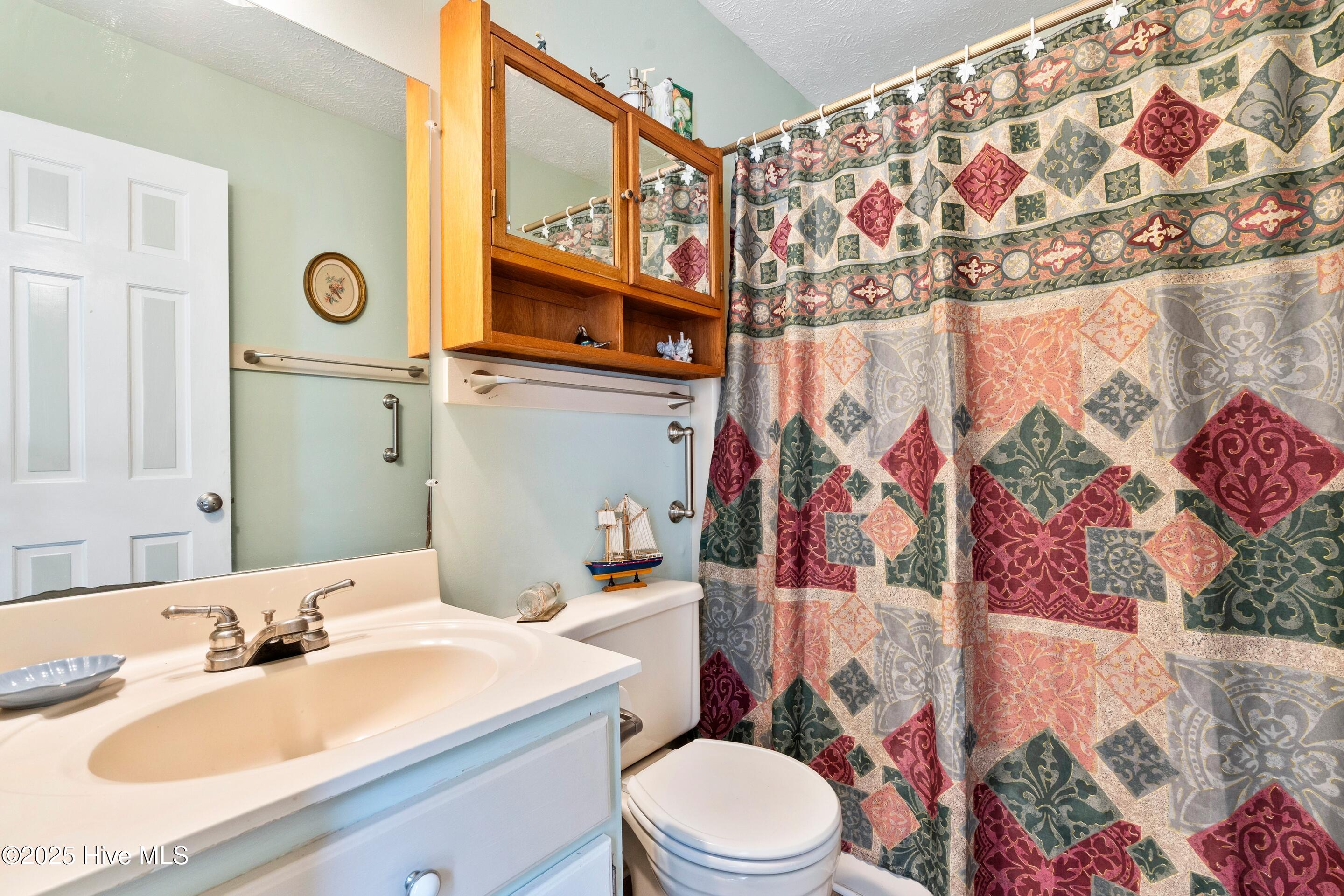 100560876 | Photo 31