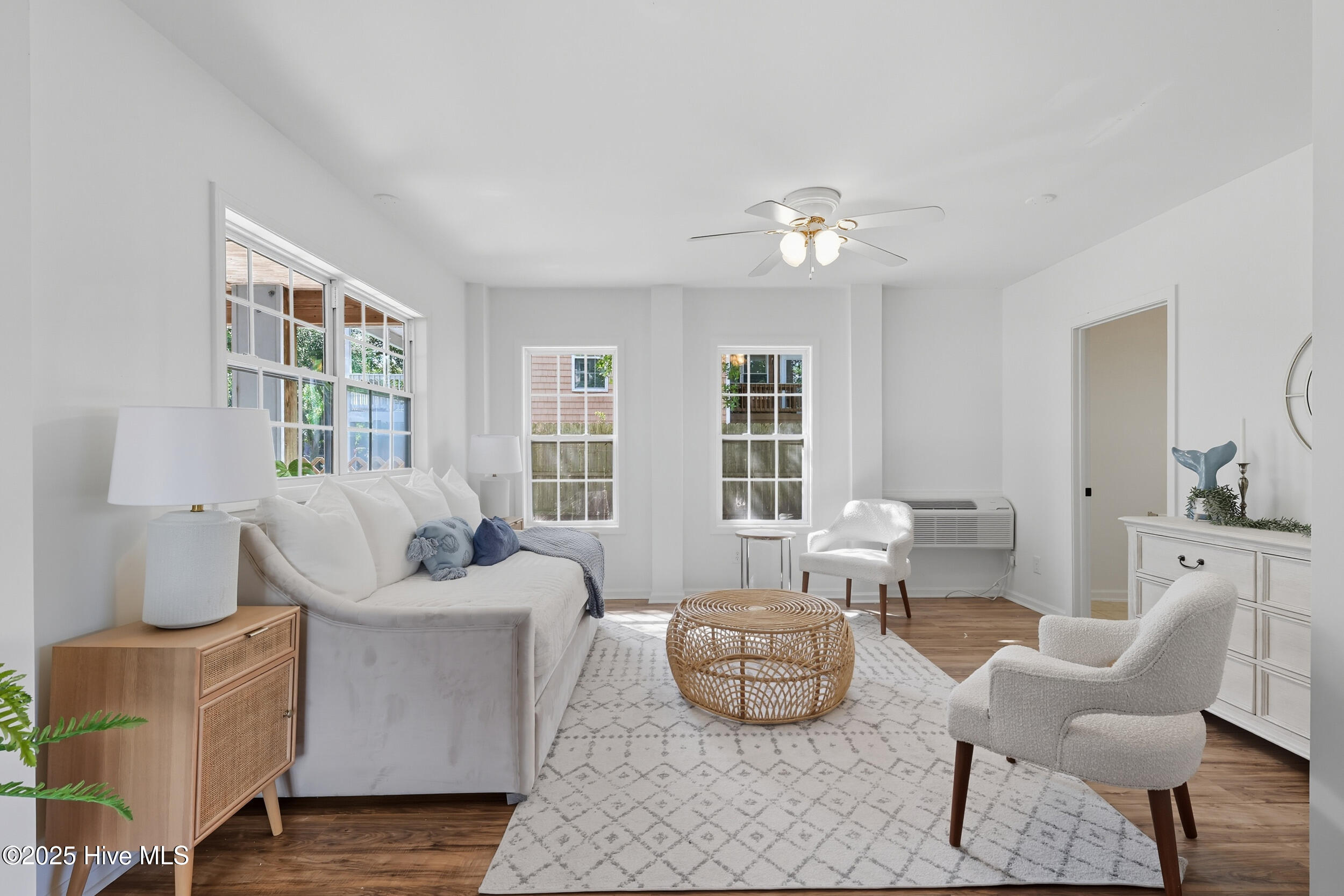 100533077 | Photo 24