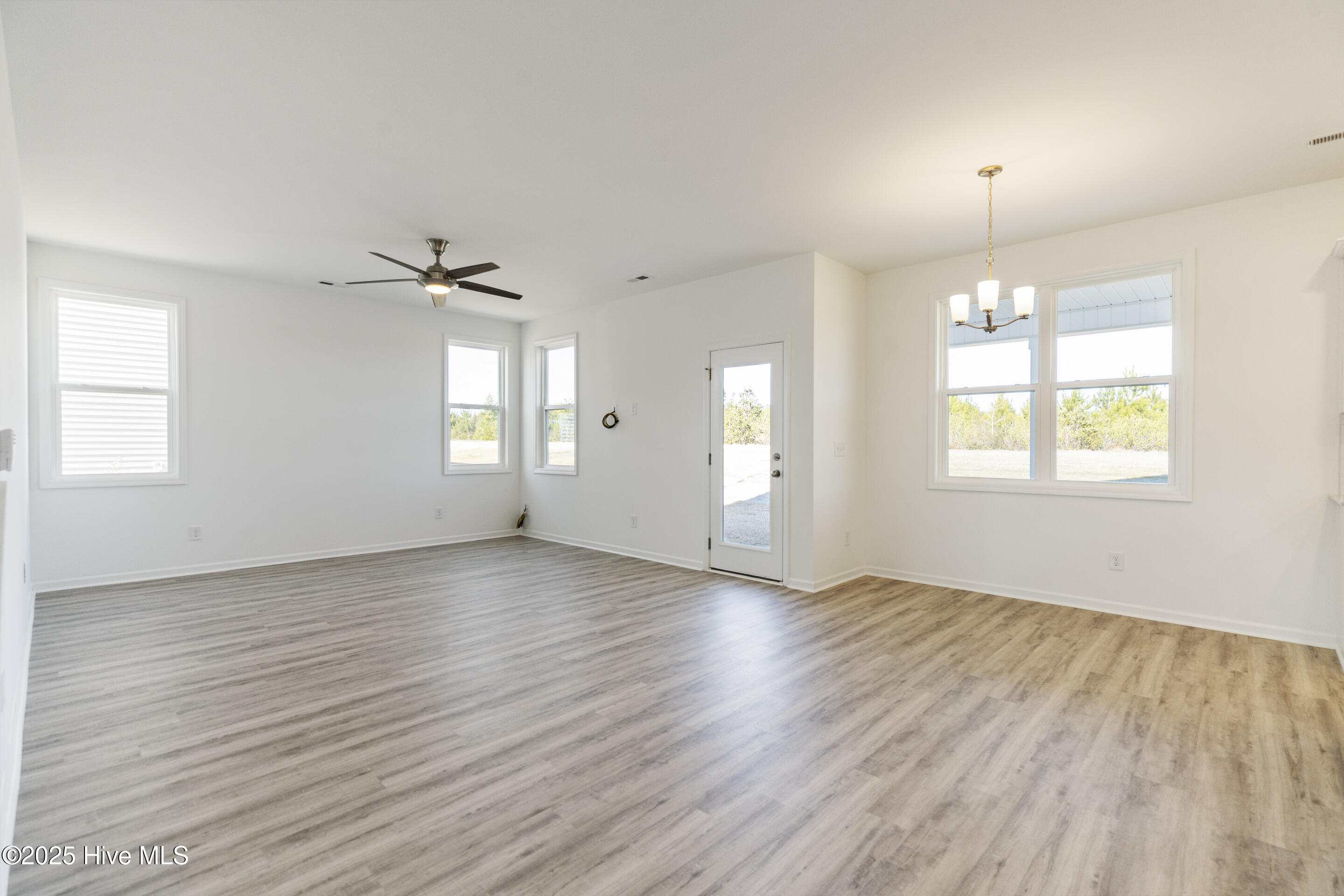 100550382 | Photo 10