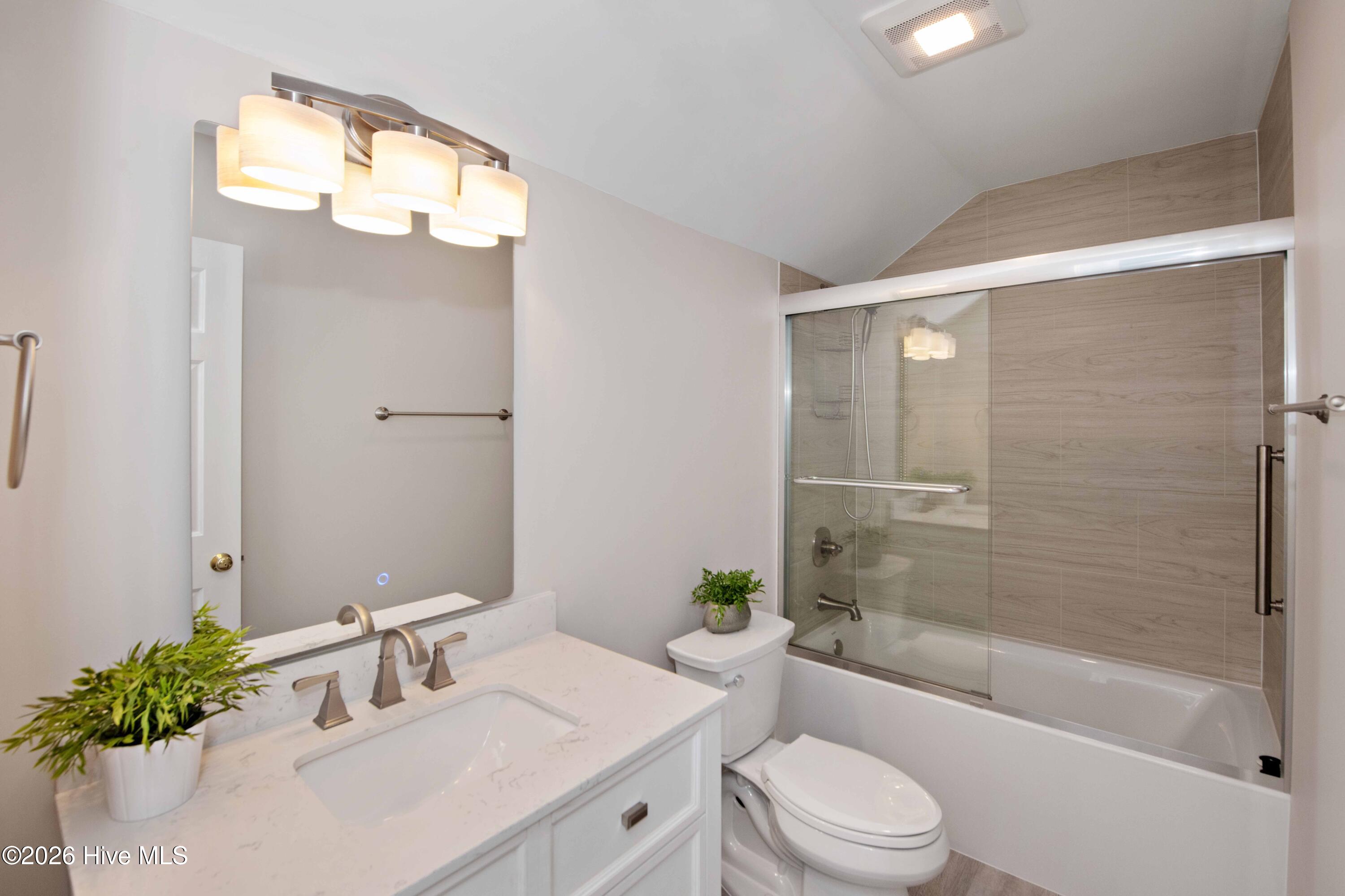 100563041 | Photo 30