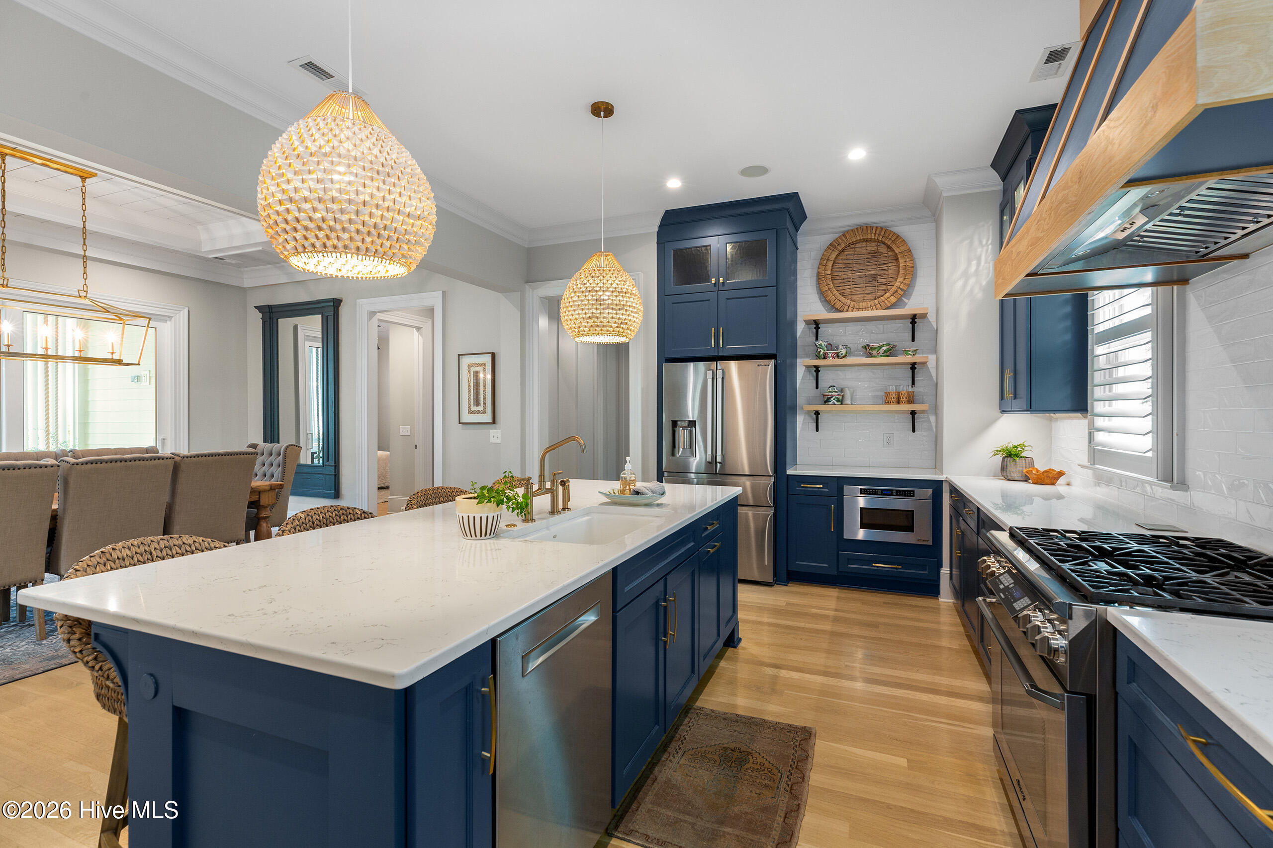 100563719 | Photo 18