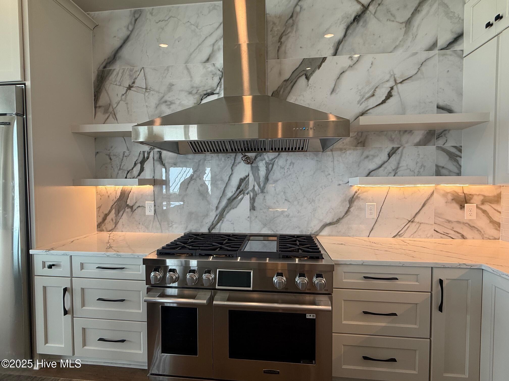 100498103 | Photo 18