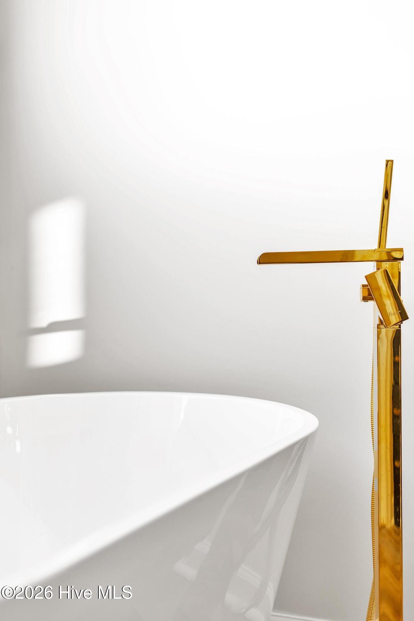 100552595 | Photo 44