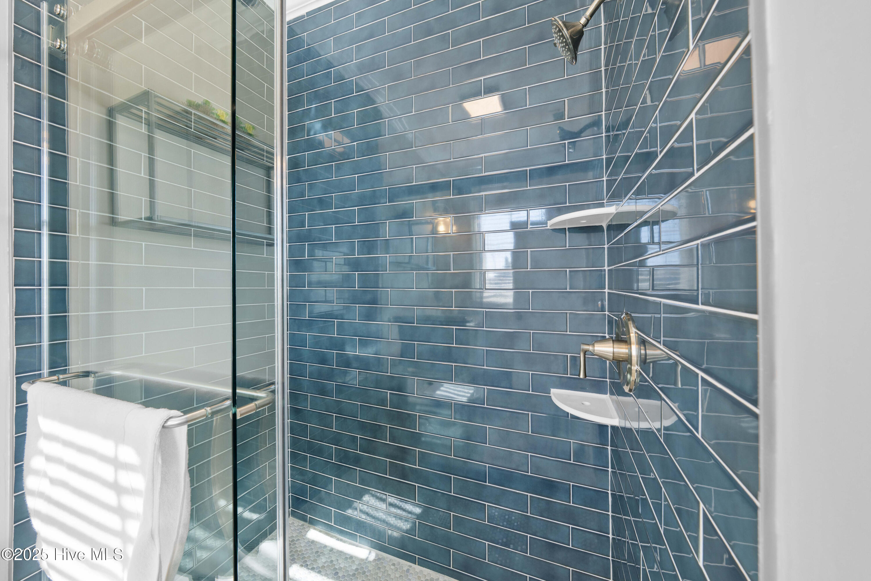 100541369 | Photo 42