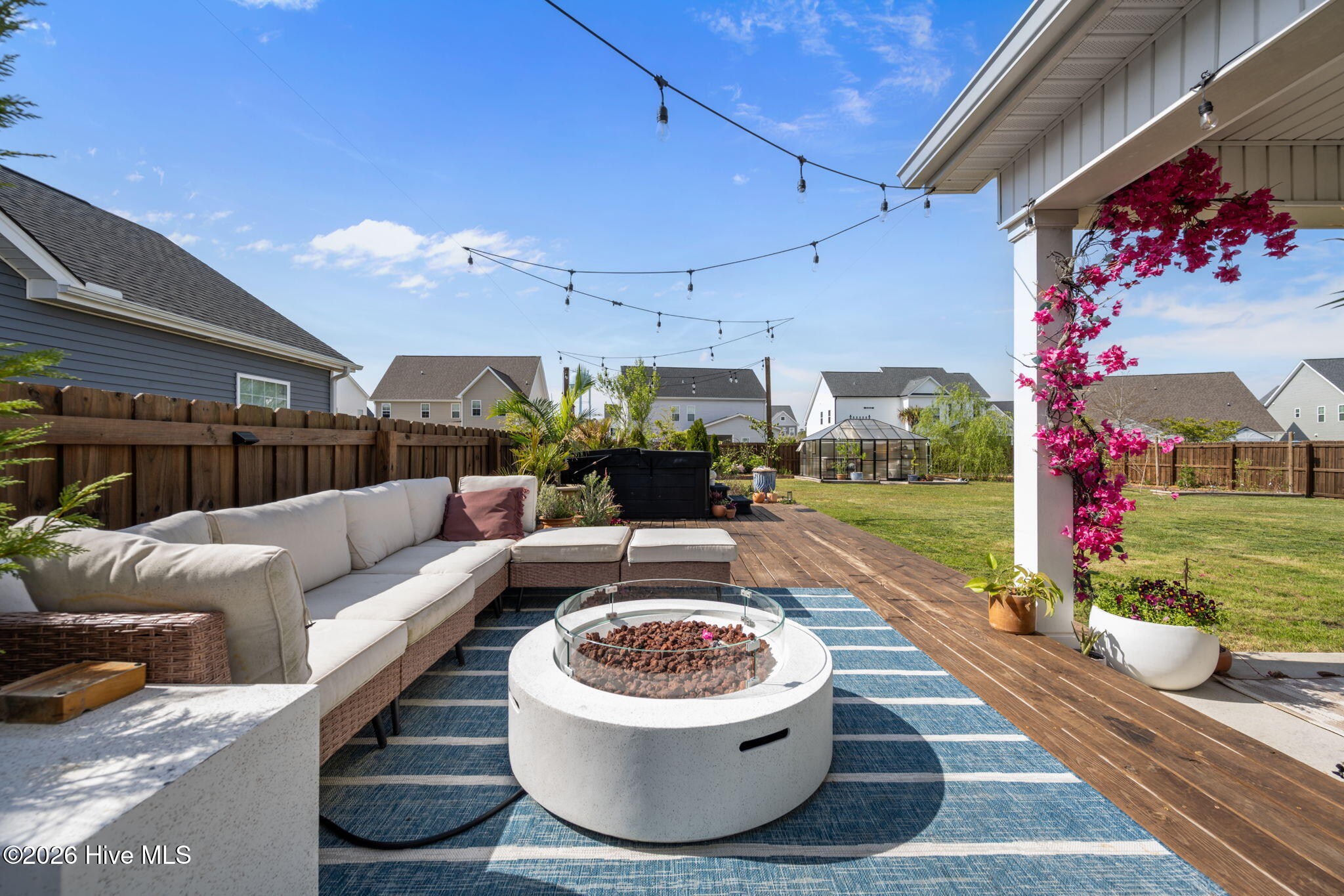 100566111 | Photo 44