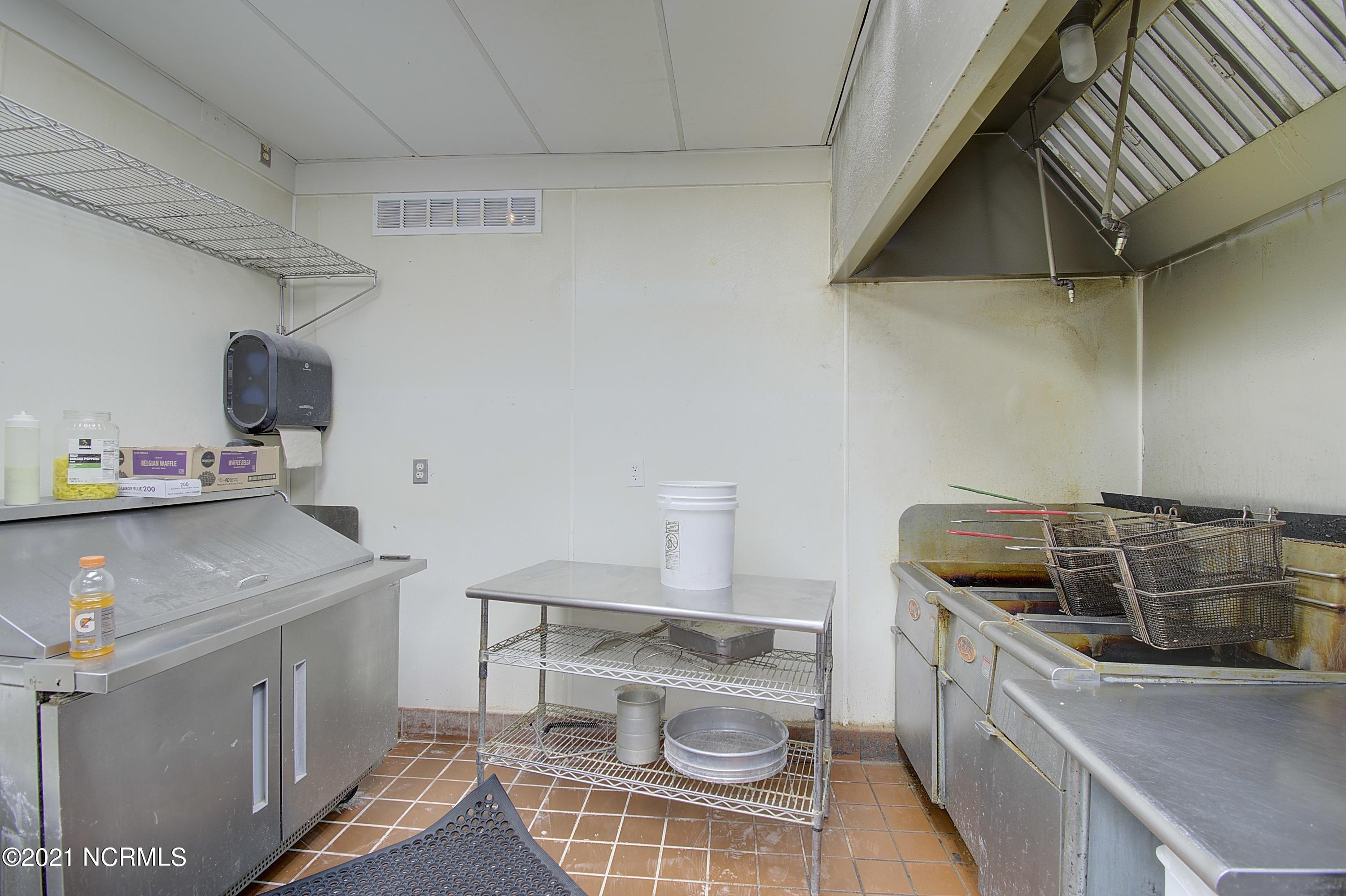 100502162 | Photo 42