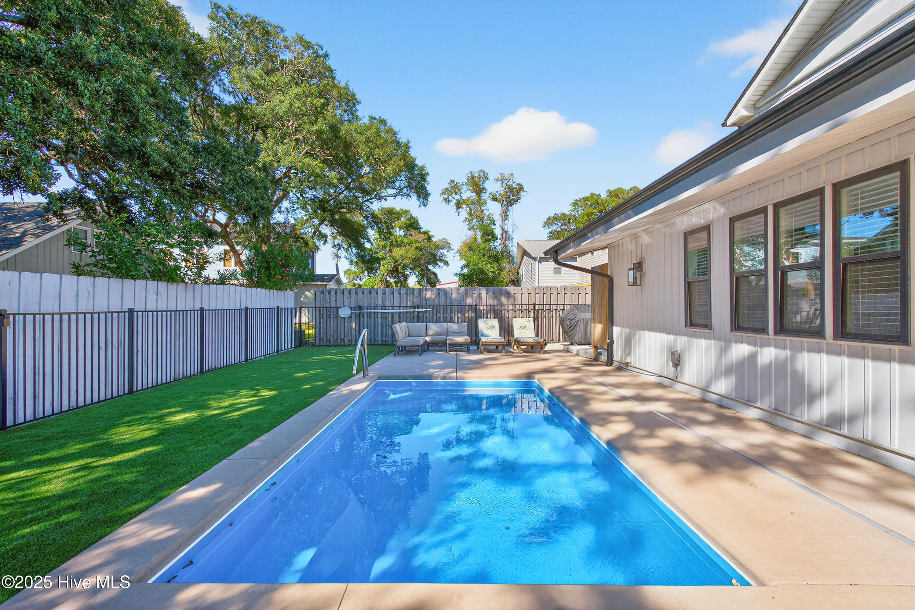 100537887 | Photo 59