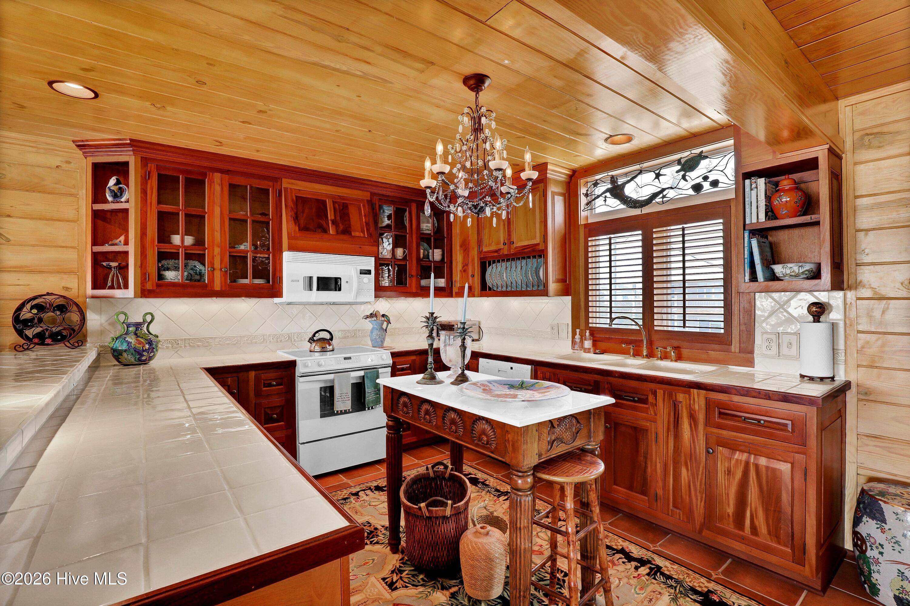 100558553 | Photo 19