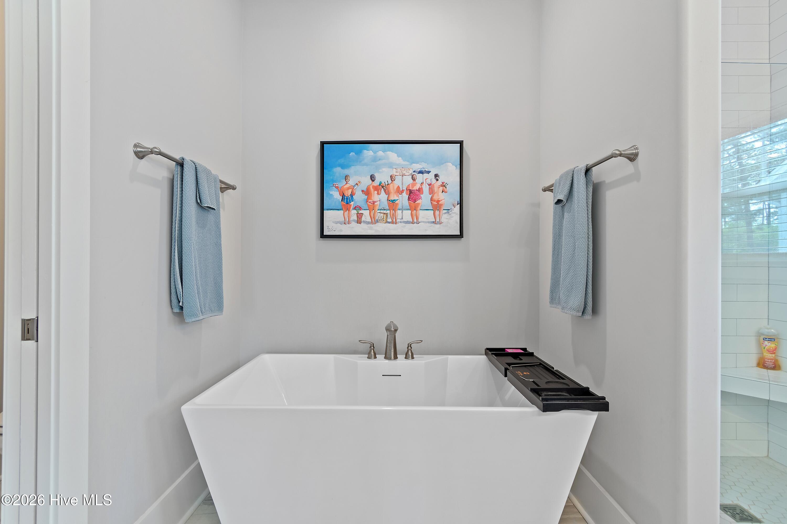 100566064 | Photo 25