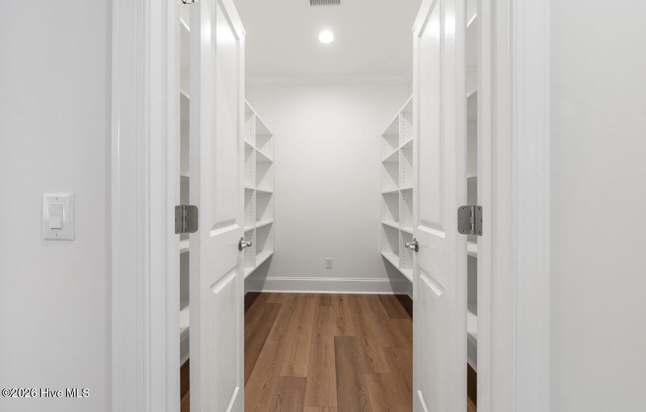 100556989 | Photo 25