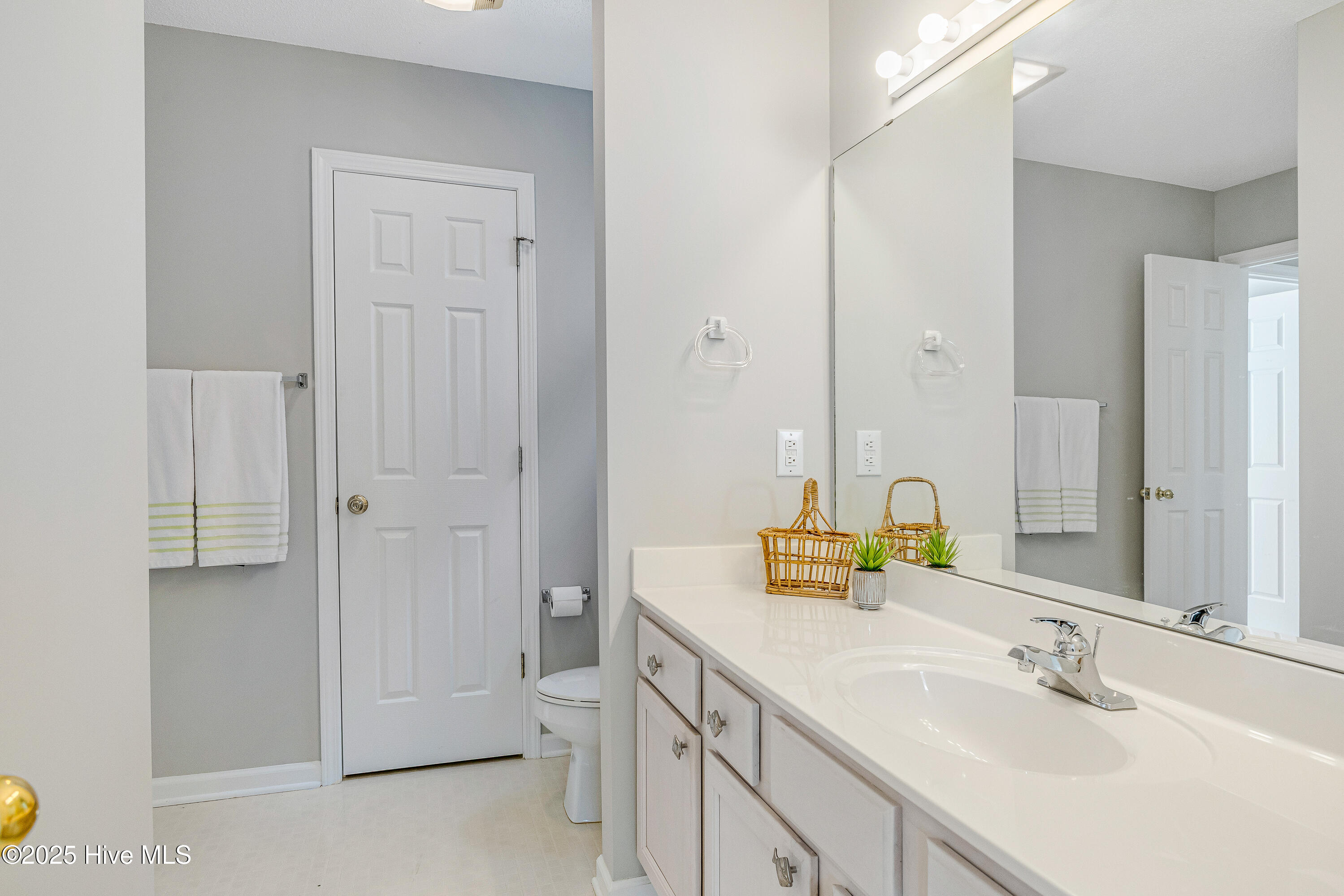 100522444 | Photo 26