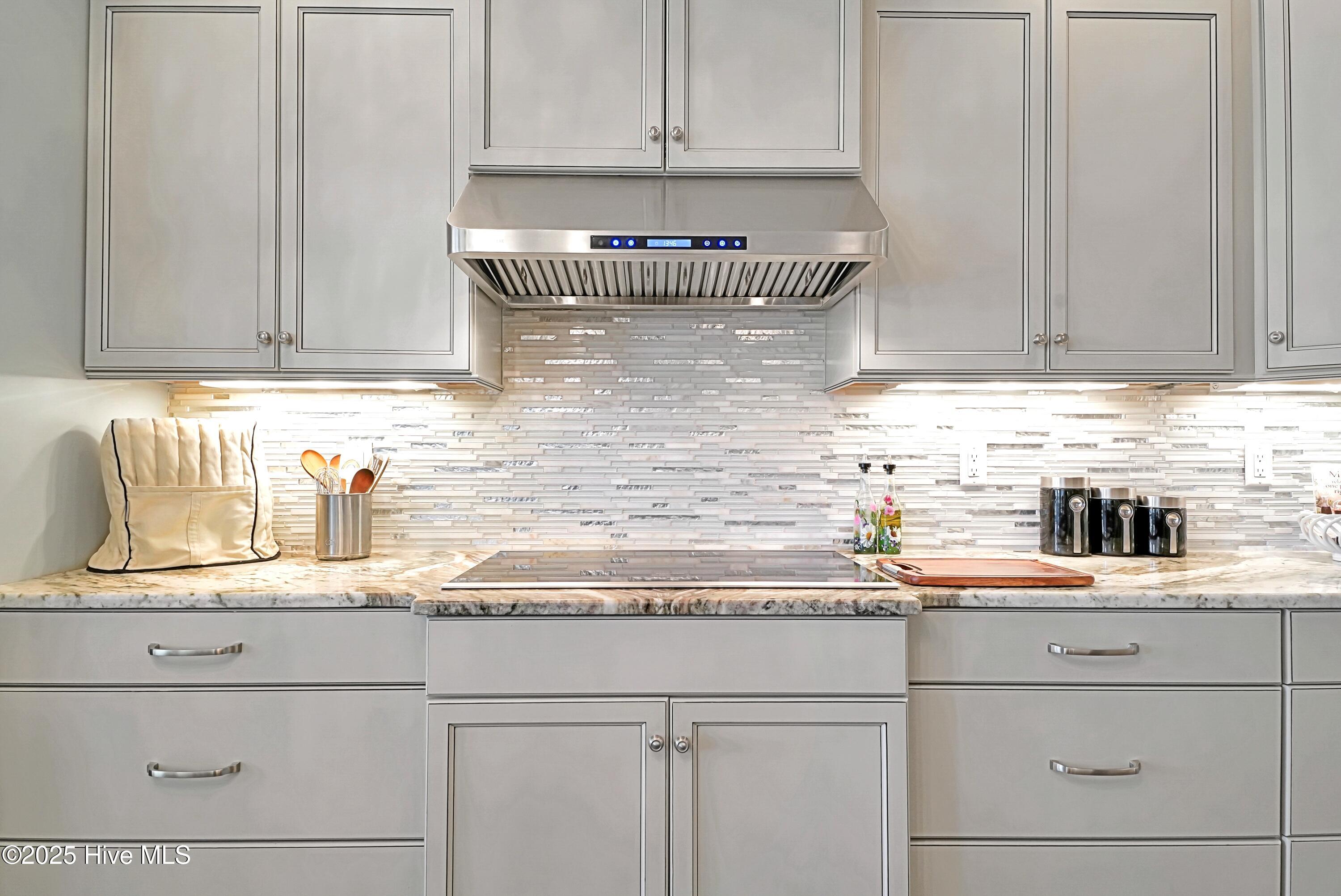 100557169 | Photo 19