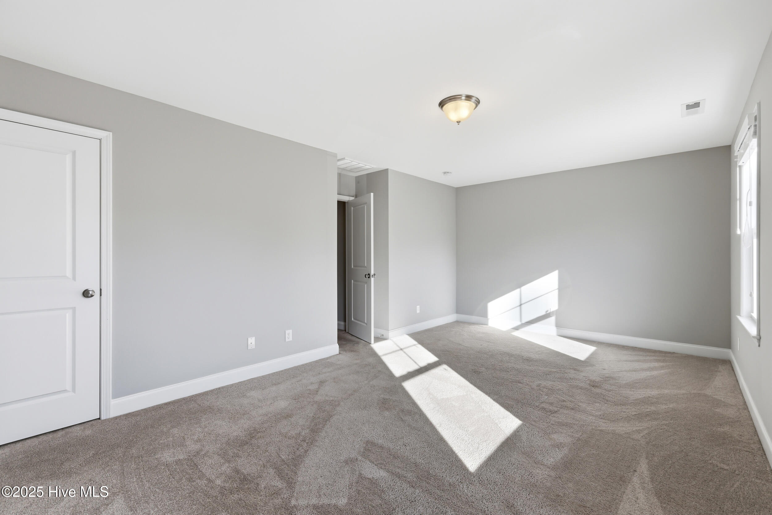 100537406 | Photo 31