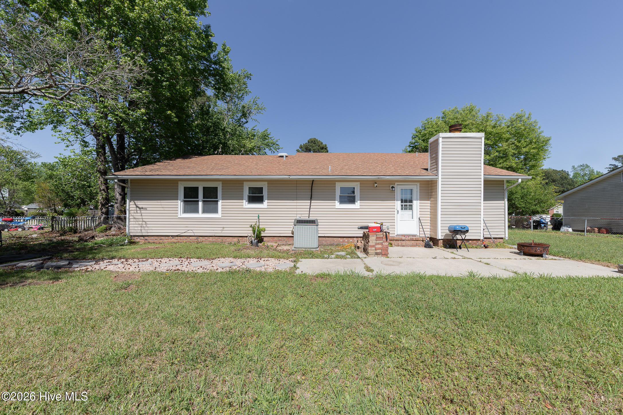 100566387 | Photo 35