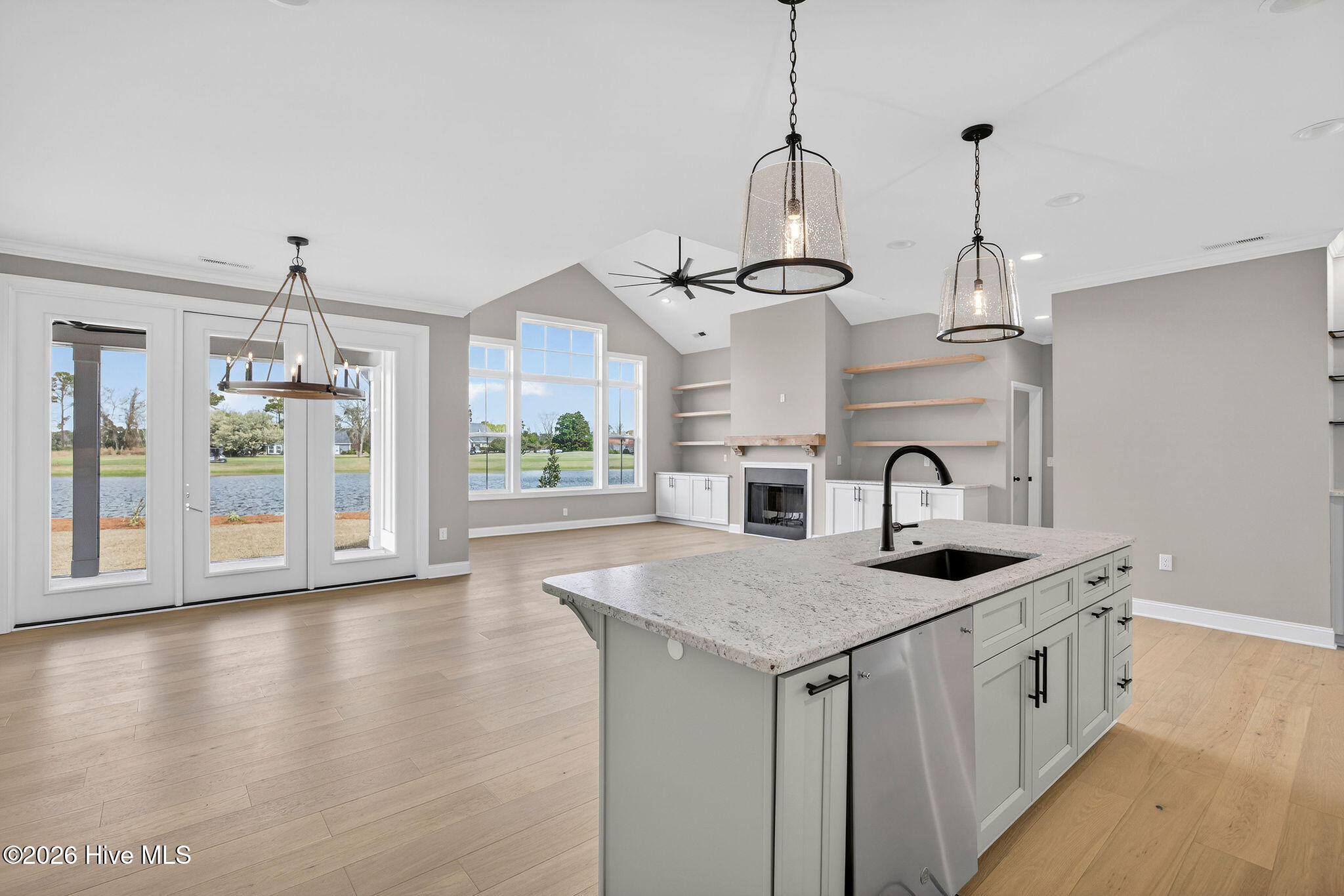 100542408 | Photo 31