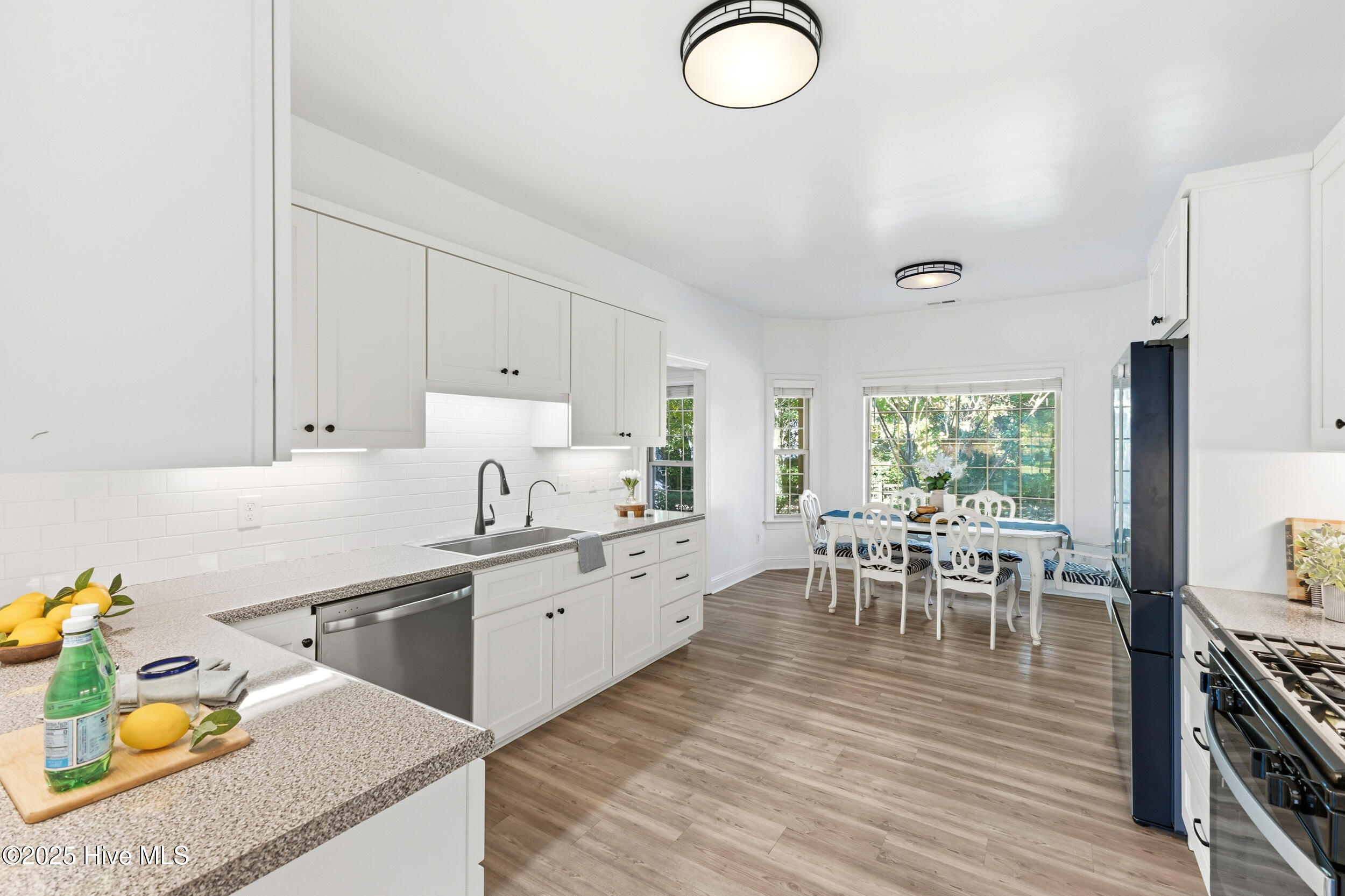 100537755 | Photo 14