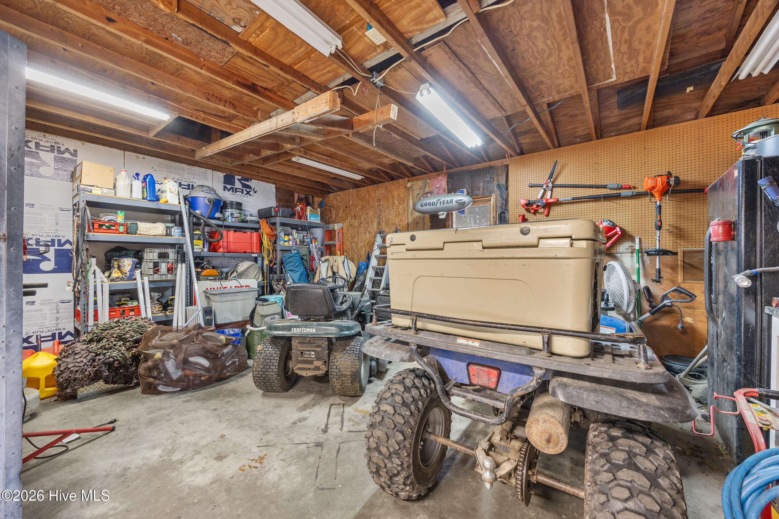 100547453 | Photo 35