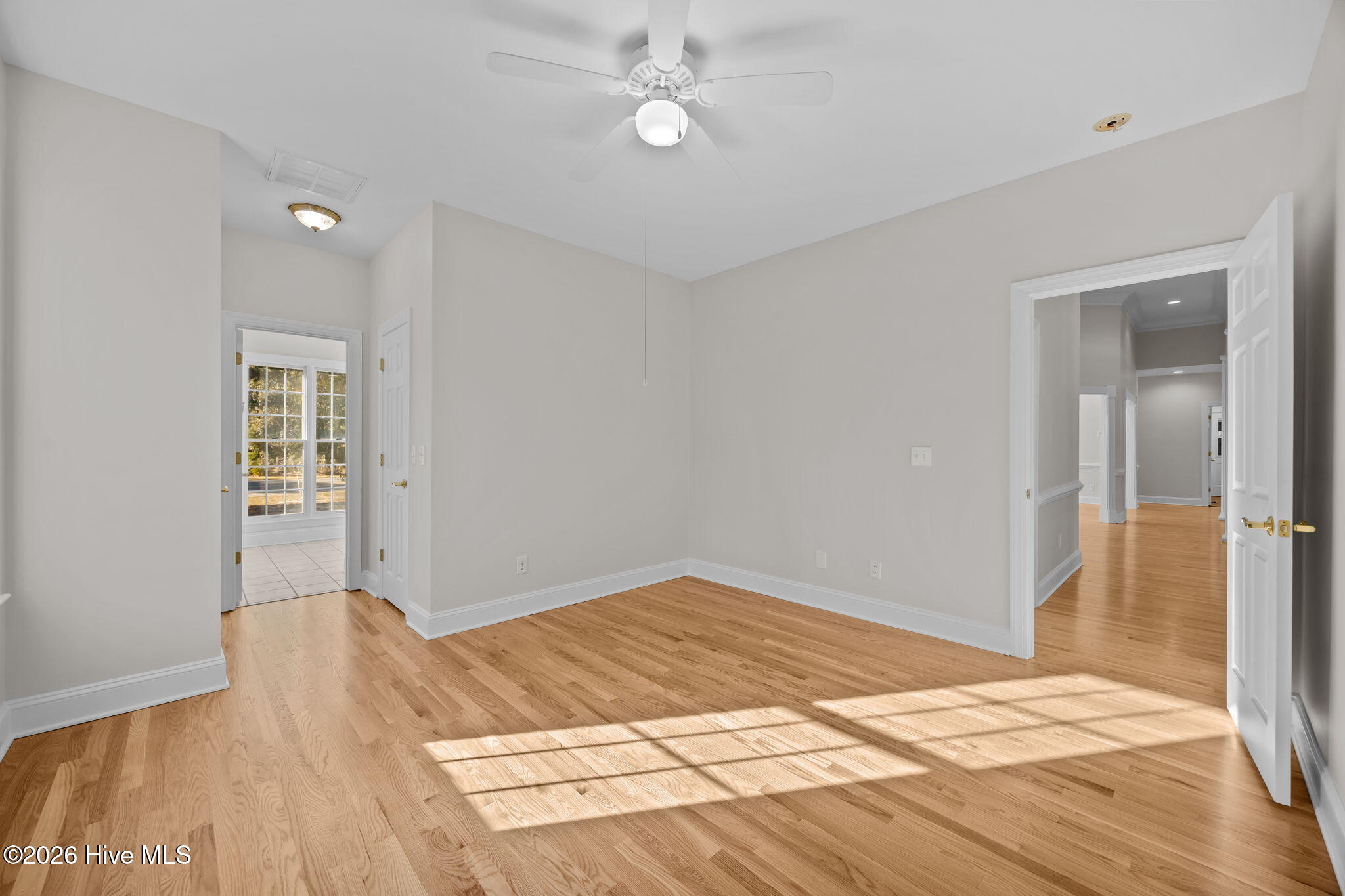 100548022 | Photo 26