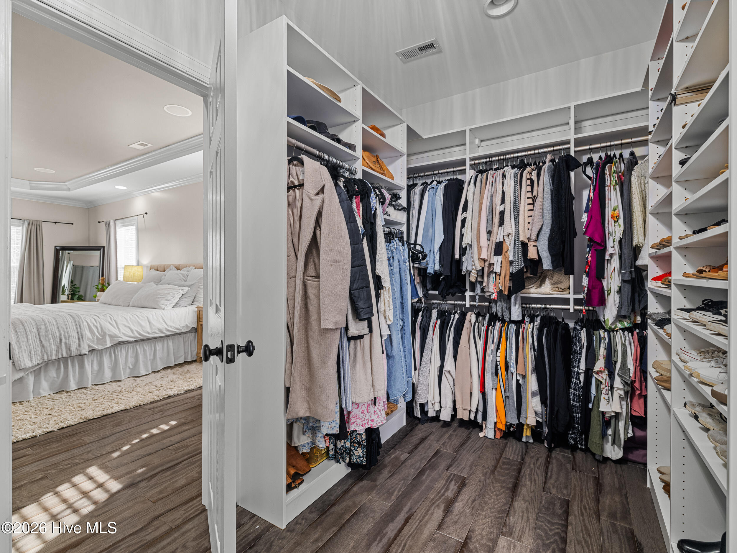 100557590 | Photo 44