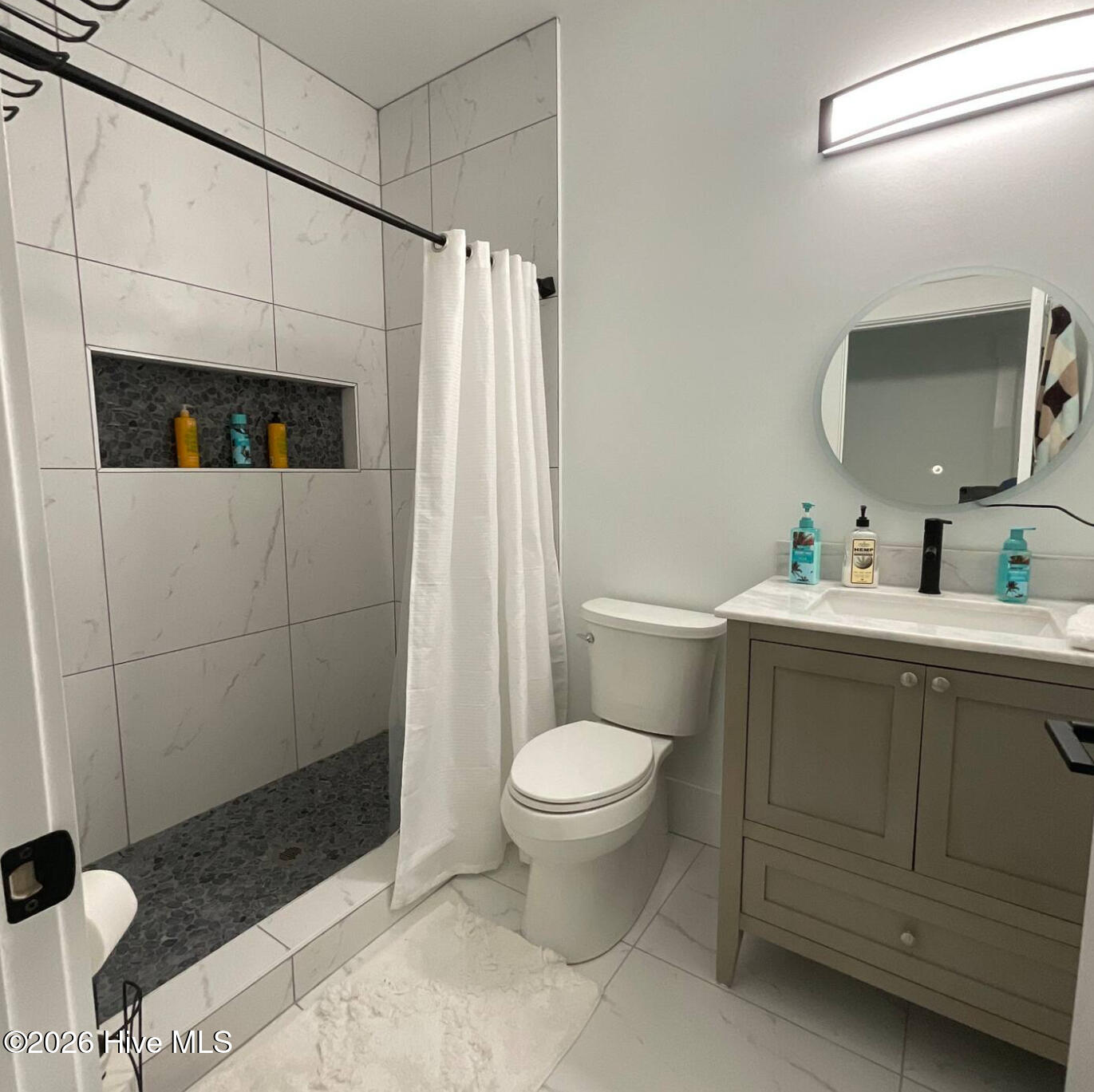 100547303 | Photo 52