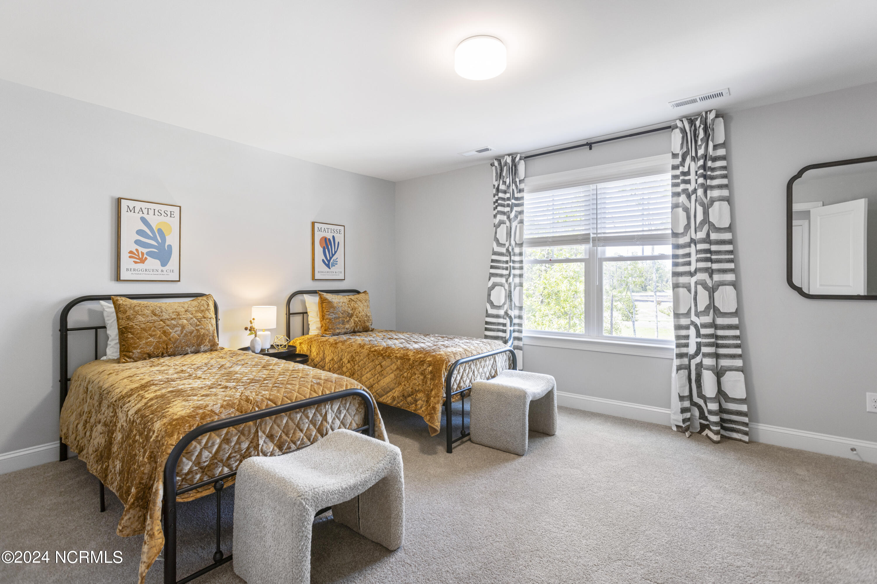 100568554 | Photo 48