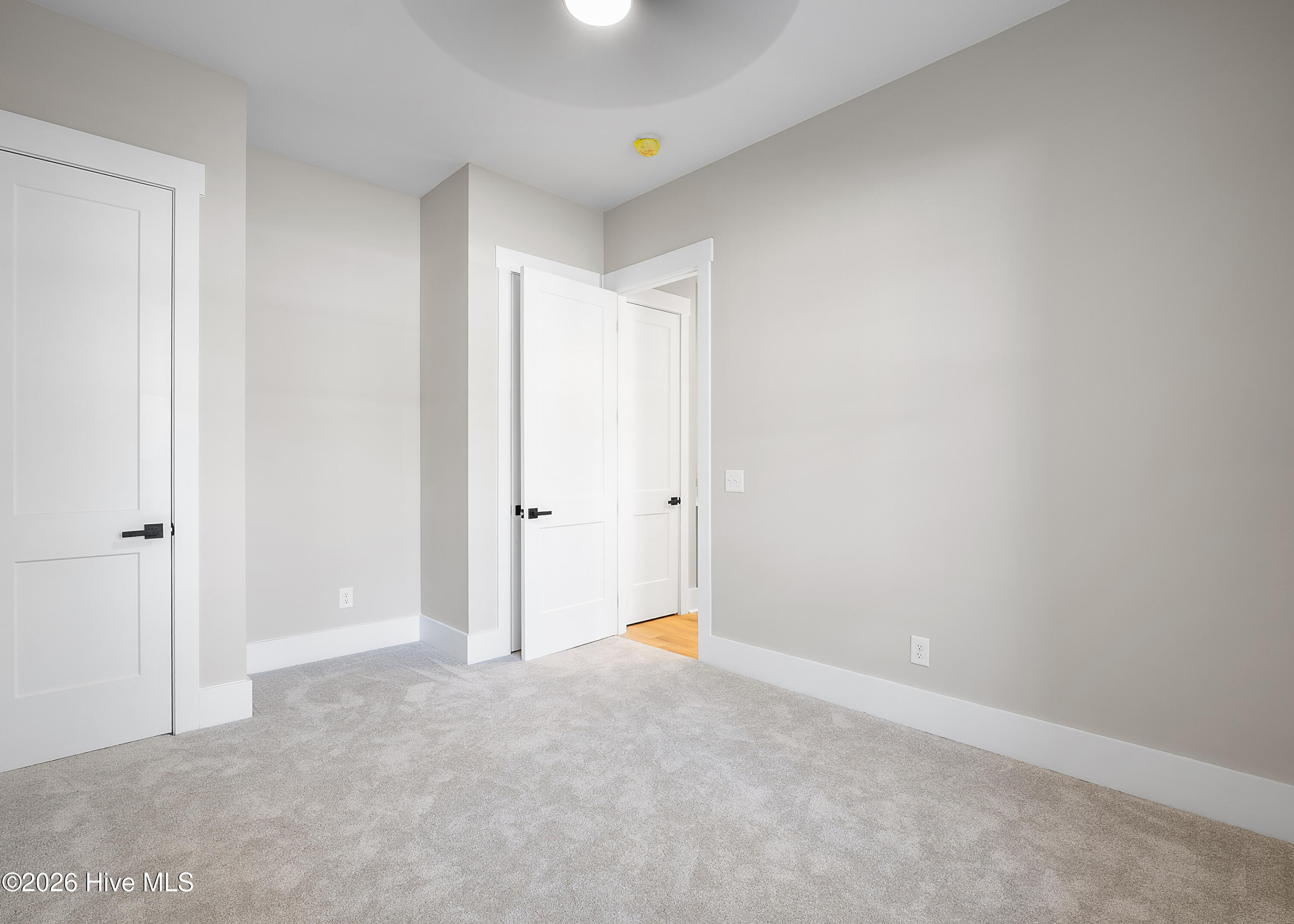 100566286 | Photo 16