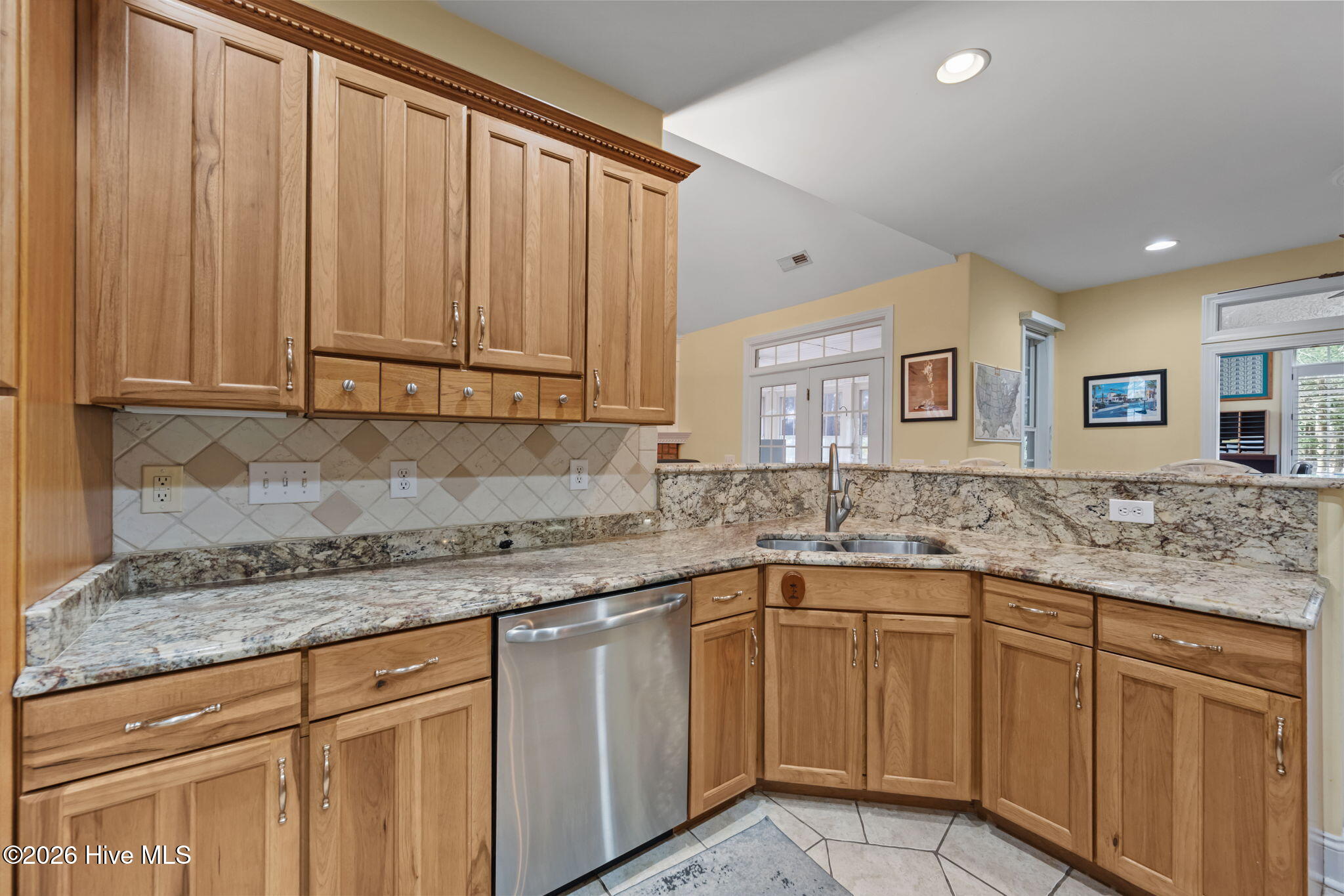 100552548 | Photo 13