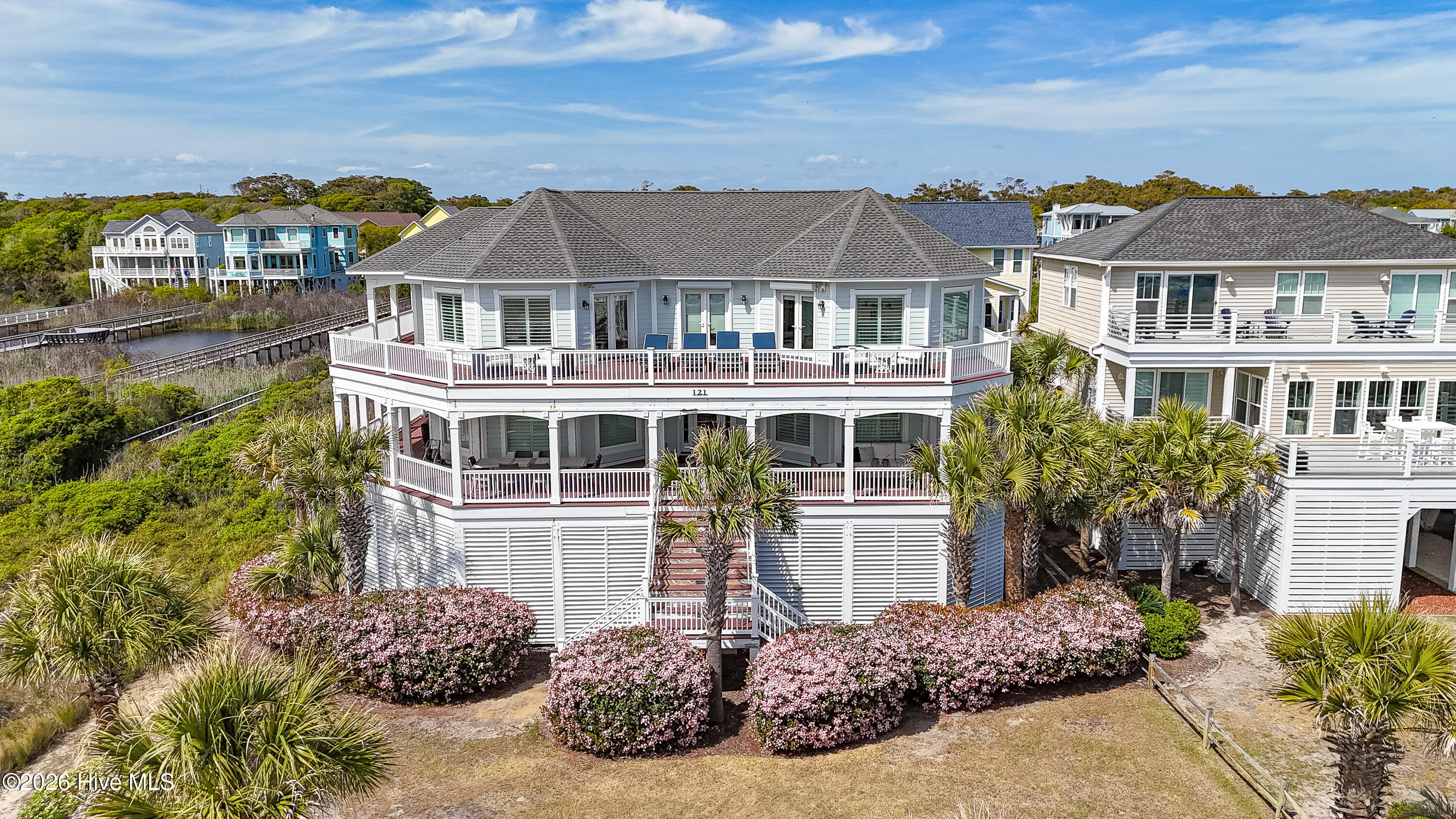 100567897 | Photo 102