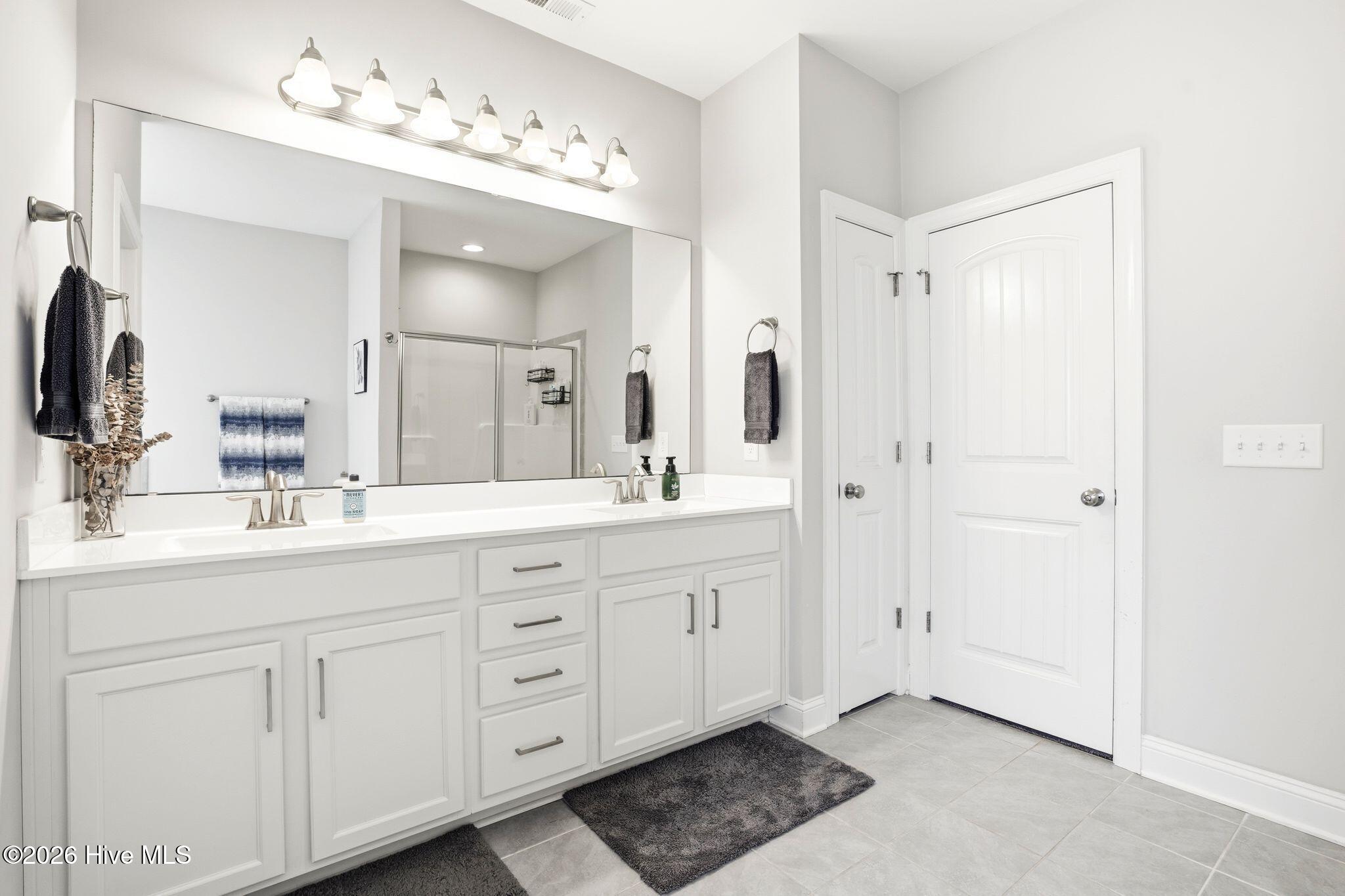 100563818 | Photo 28