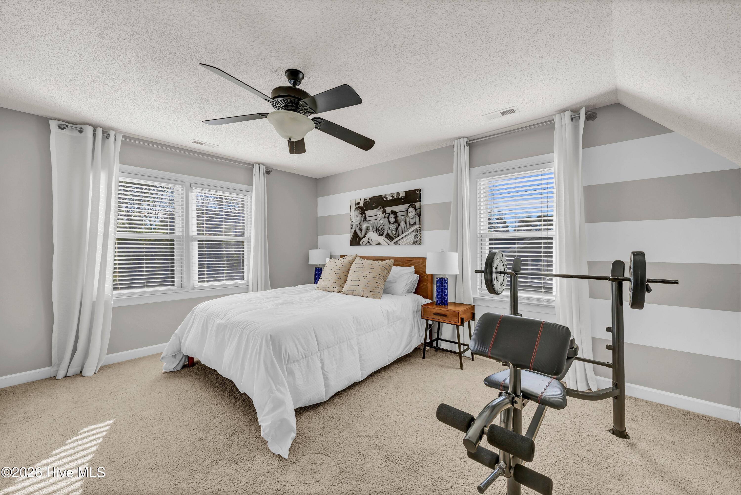 100561567 | Photo 23