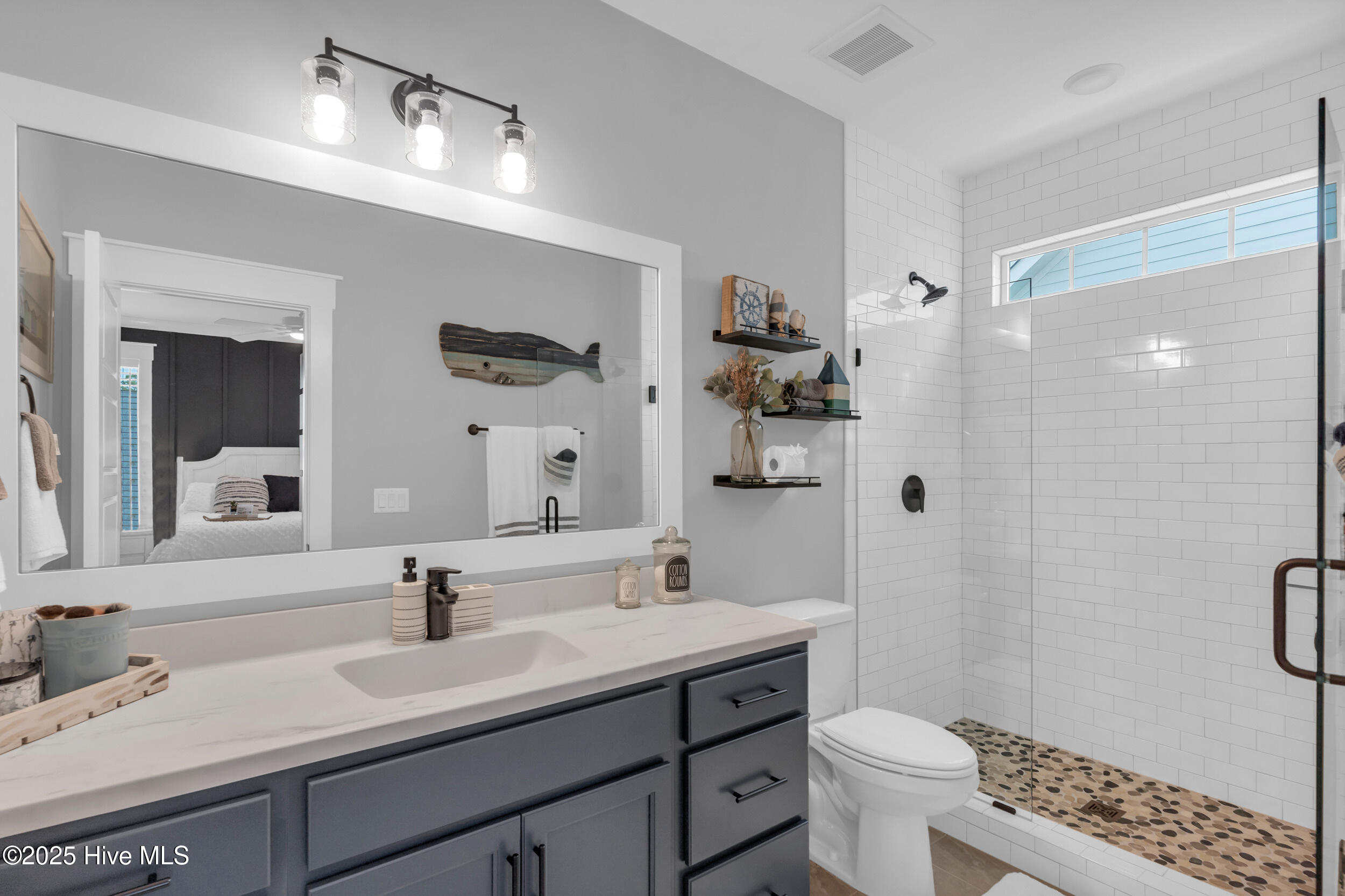 100543142 | Photo 32