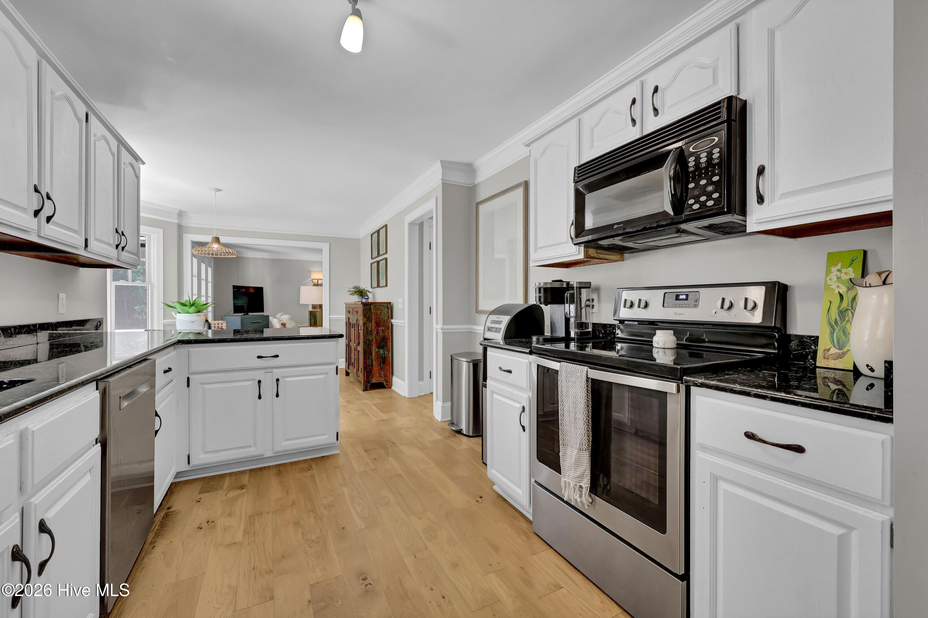 100569392 | Photo 18