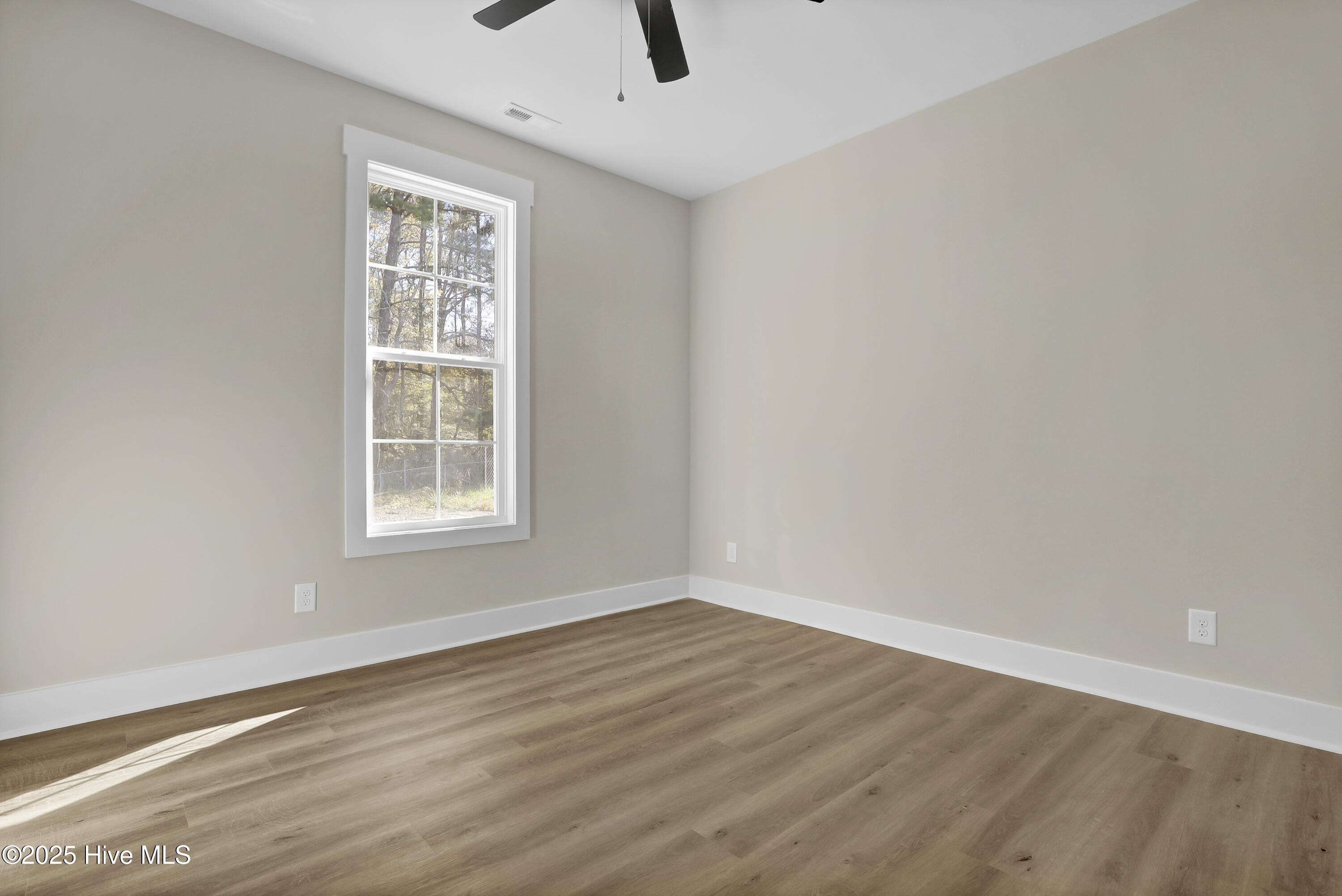 100542406 | Photo 26