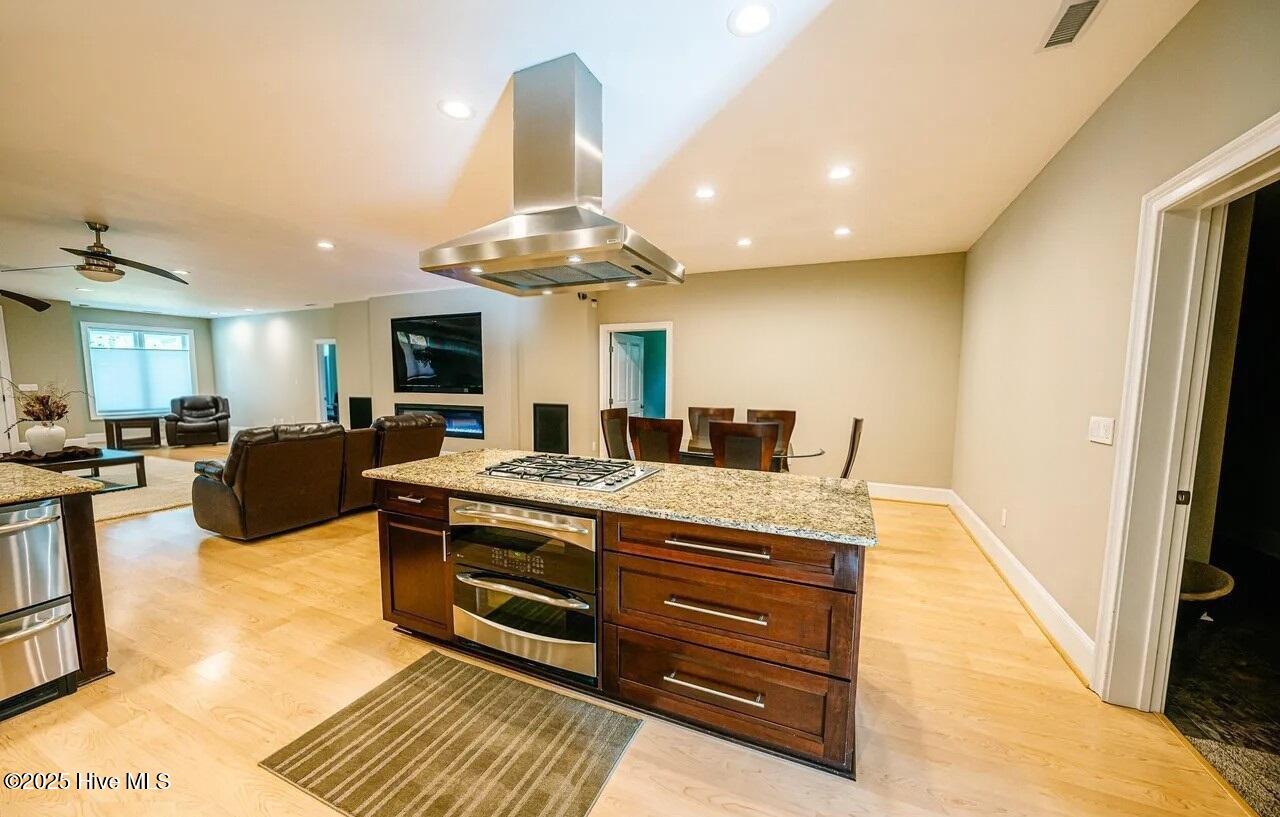 100547219 | Photo 20