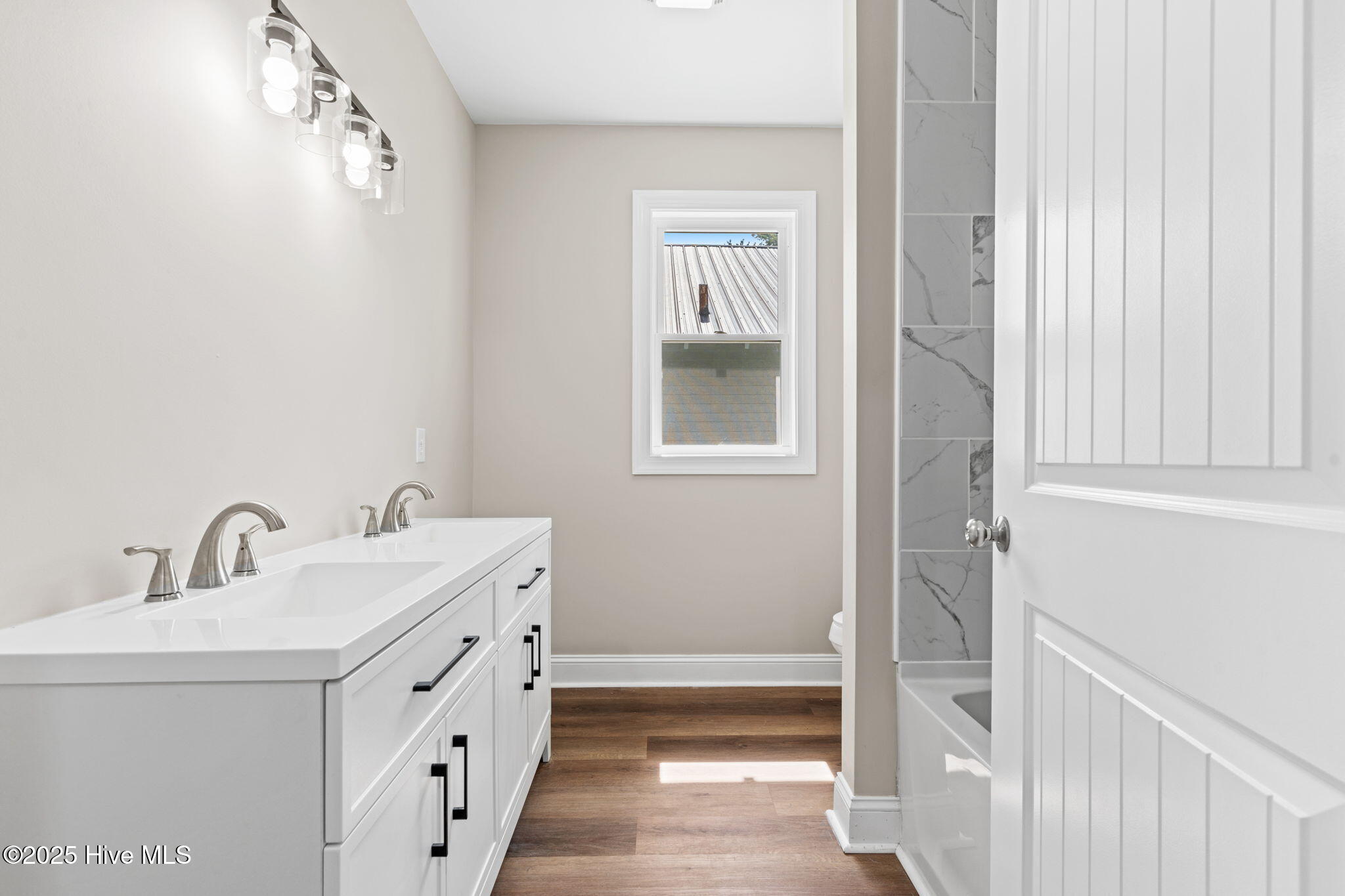 100533933 | Photo 21