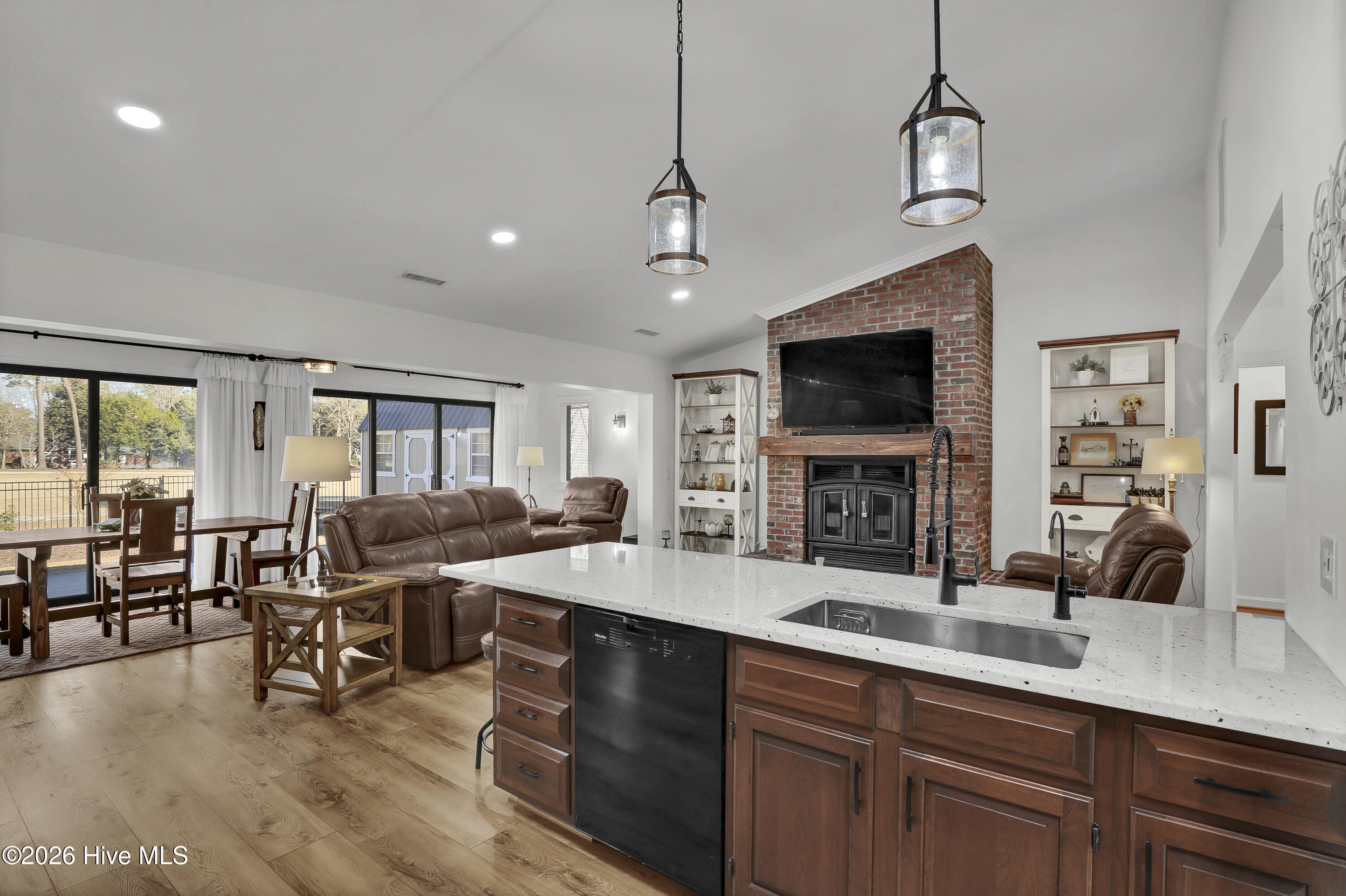 100548794 | Photo 10