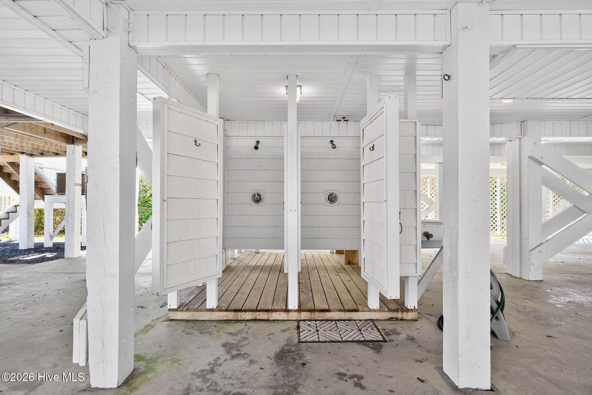 100563244 | Photo 78