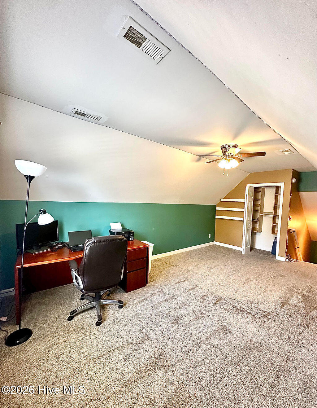 100565525 | Photo 18