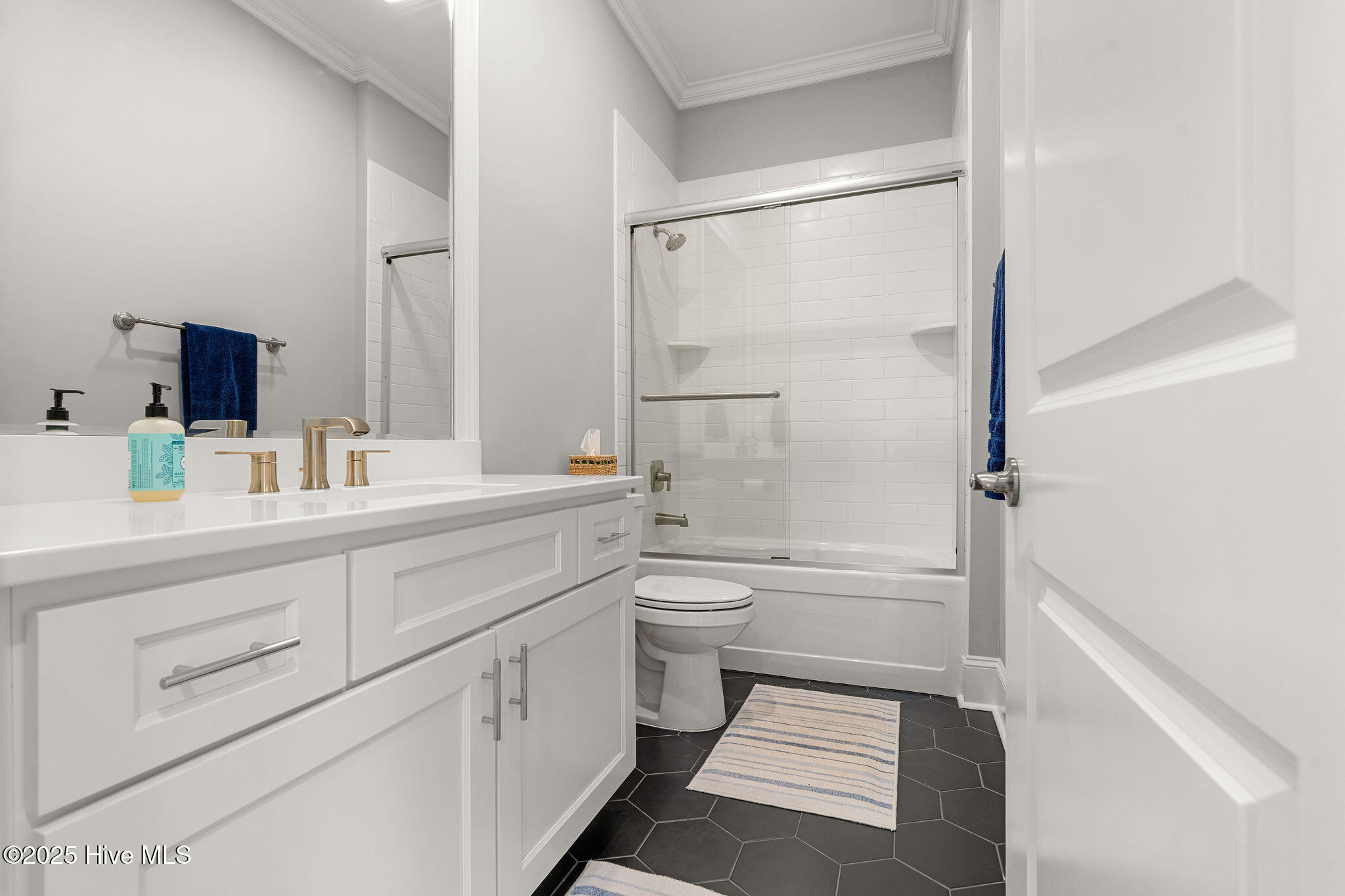 100527939 | Photo 34