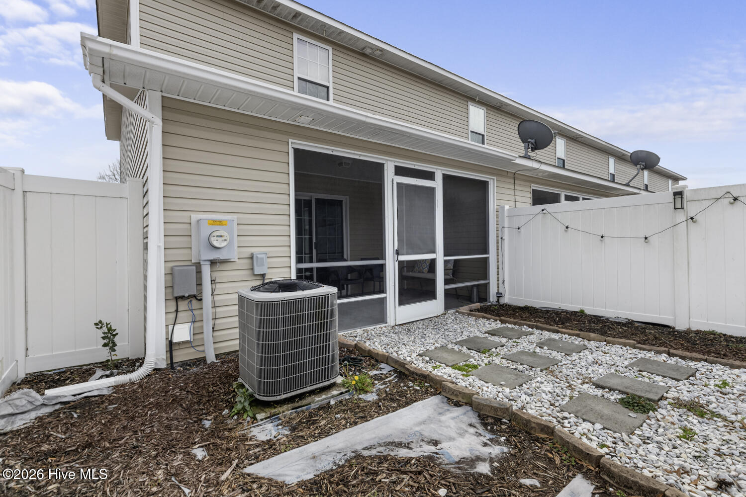 100549698 | Photo 25