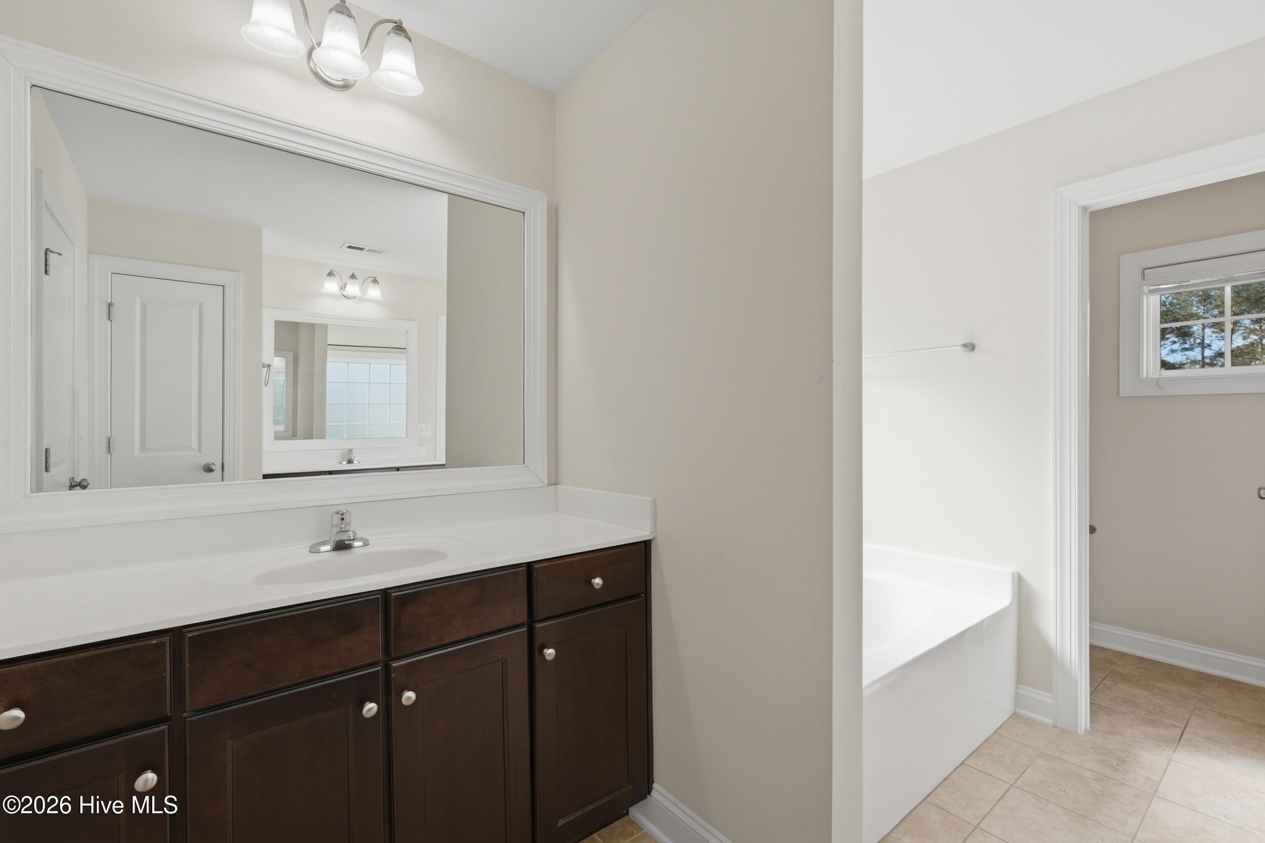 100564120 | Photo 35