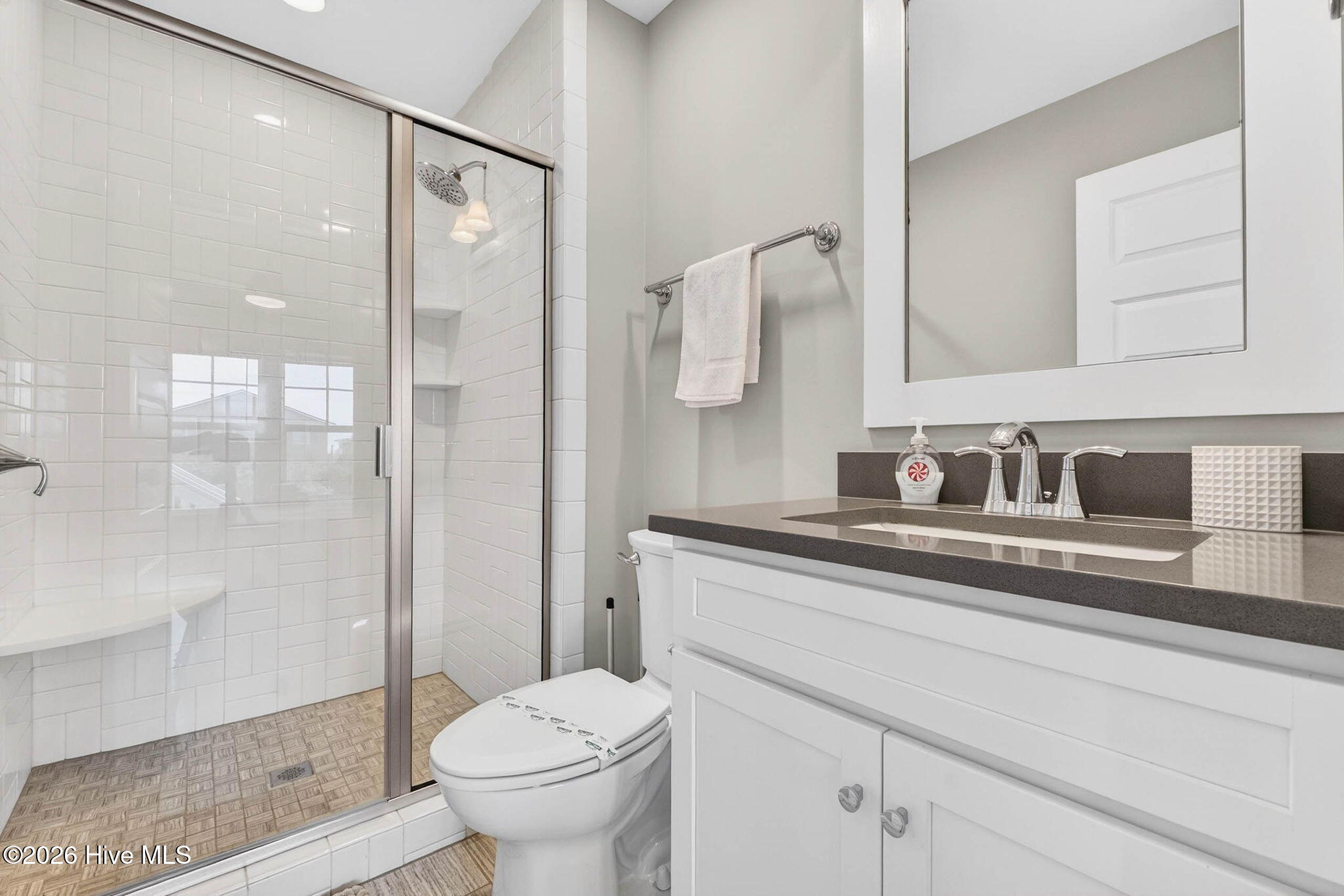 100565518 | Photo 35