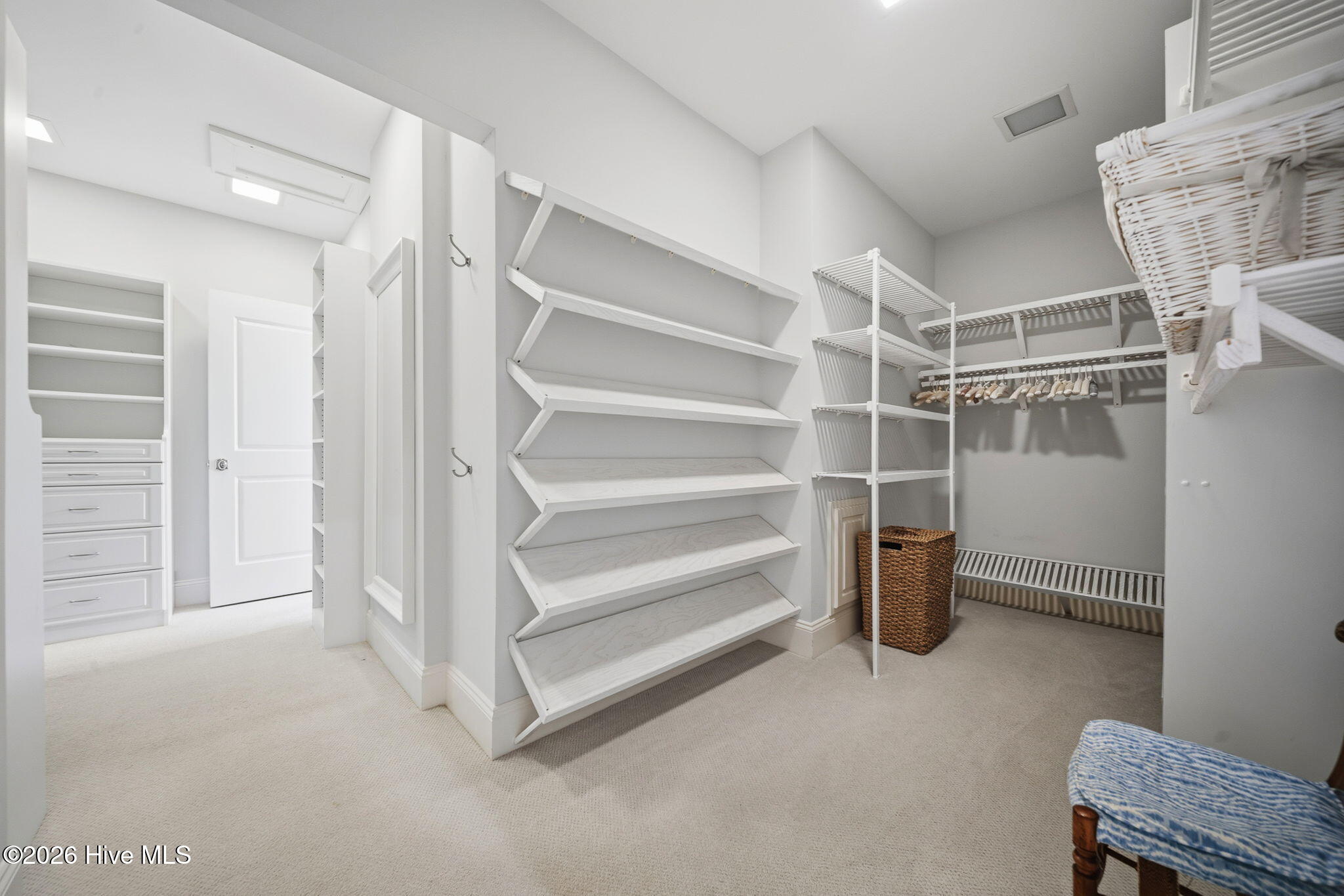 100570583 | Photo 56