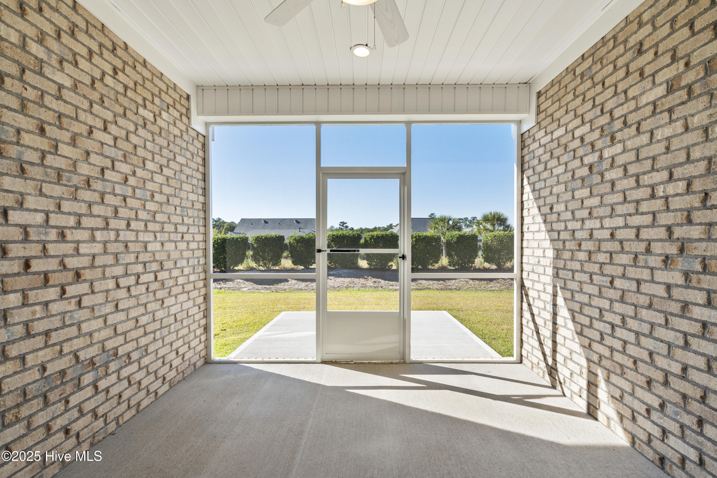 100522089 | Photo 37