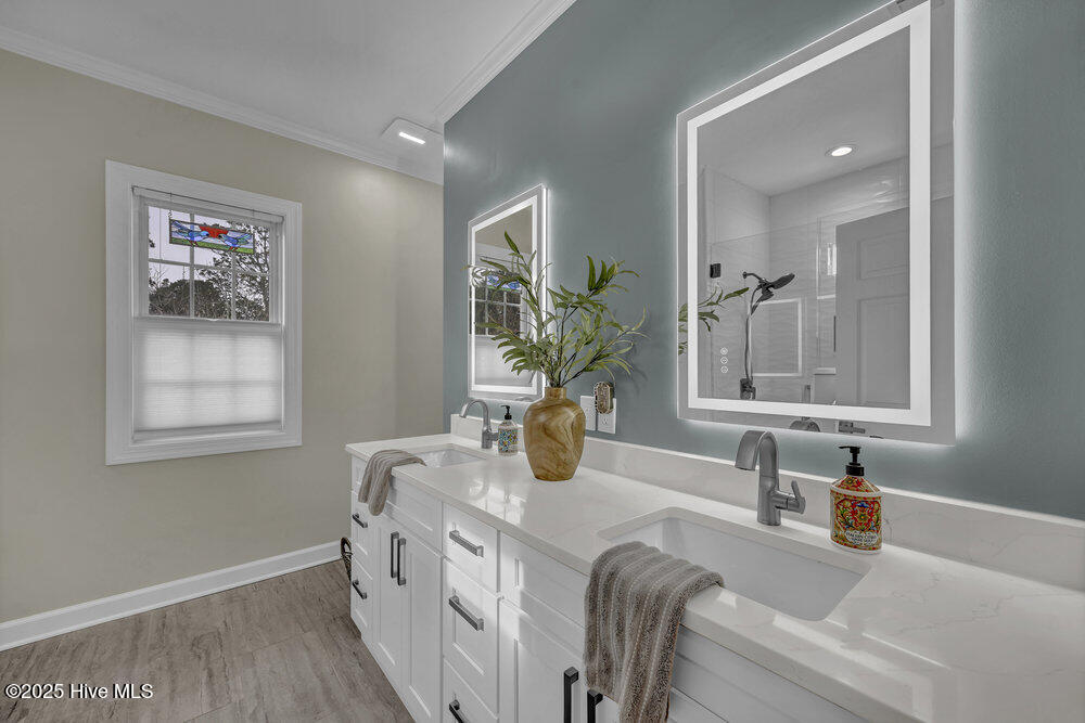 100545962 | Photo 19