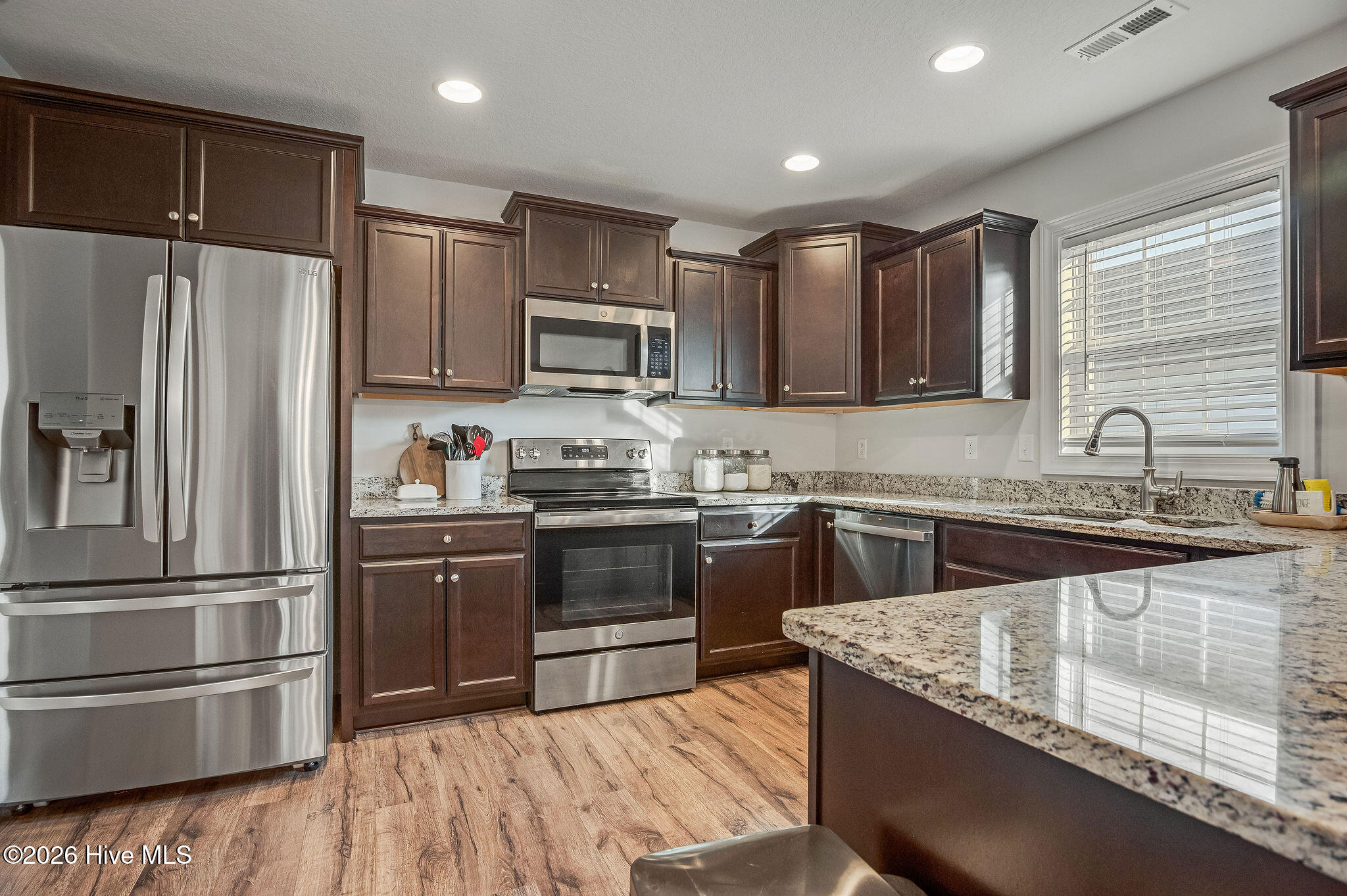 100568428 | Photo 15