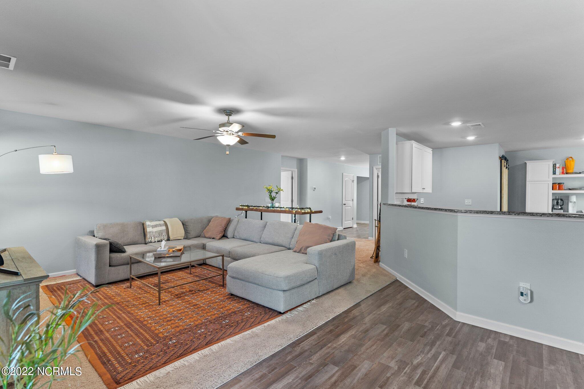 100560582 | Photo 14